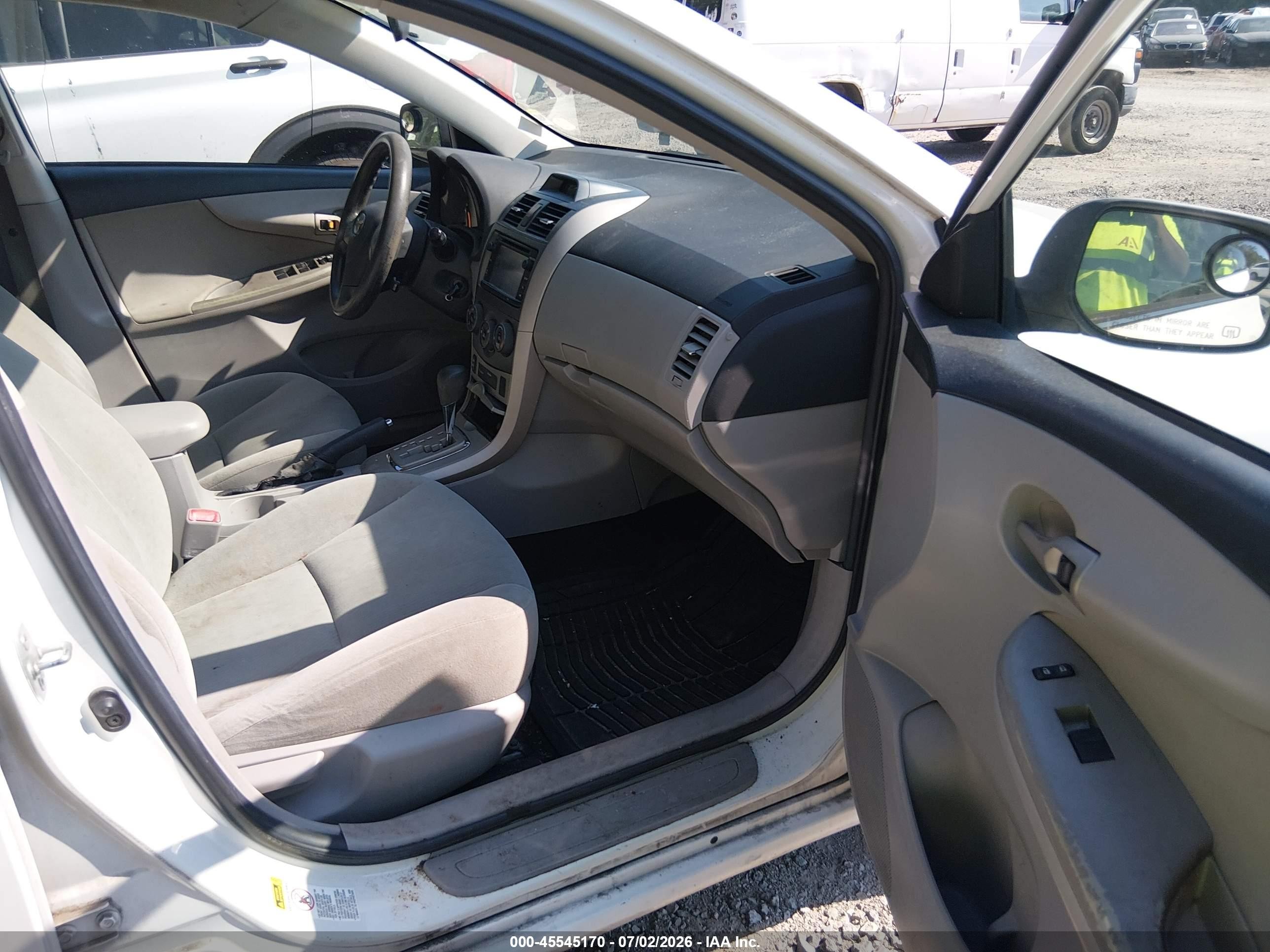 2013 Toyota Corolla Le Белый vin: 5YFBU4EE4DP106777