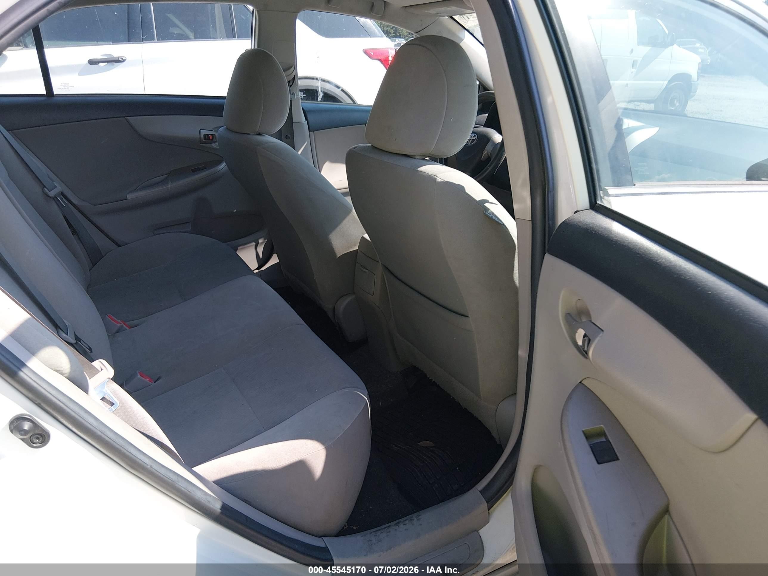 2013 Toyota Corolla Le Белый vin: 5YFBU4EE4DP106777