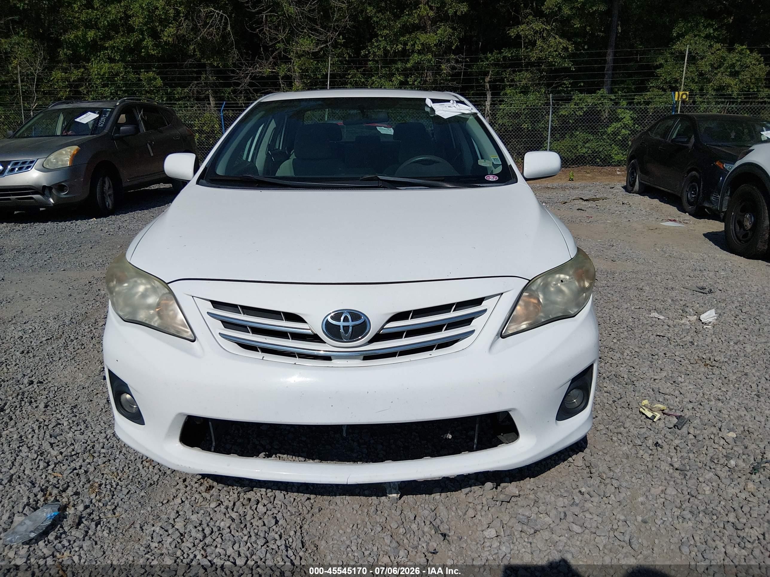 2013 Toyota Corolla Le Белый vin: 5YFBU4EE4DP106777
