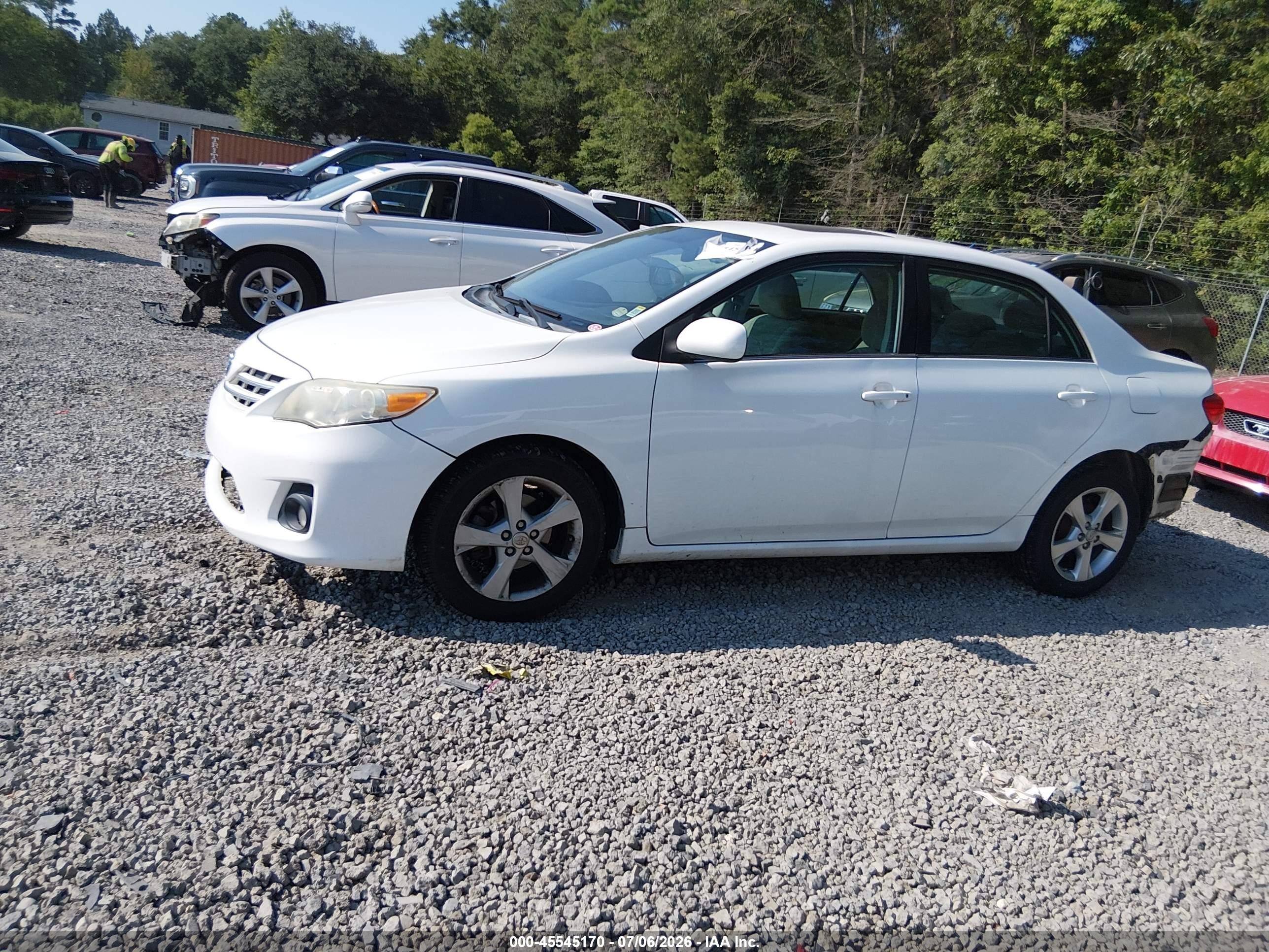 2013 Toyota Corolla Le Белый vin: 5YFBU4EE4DP106777