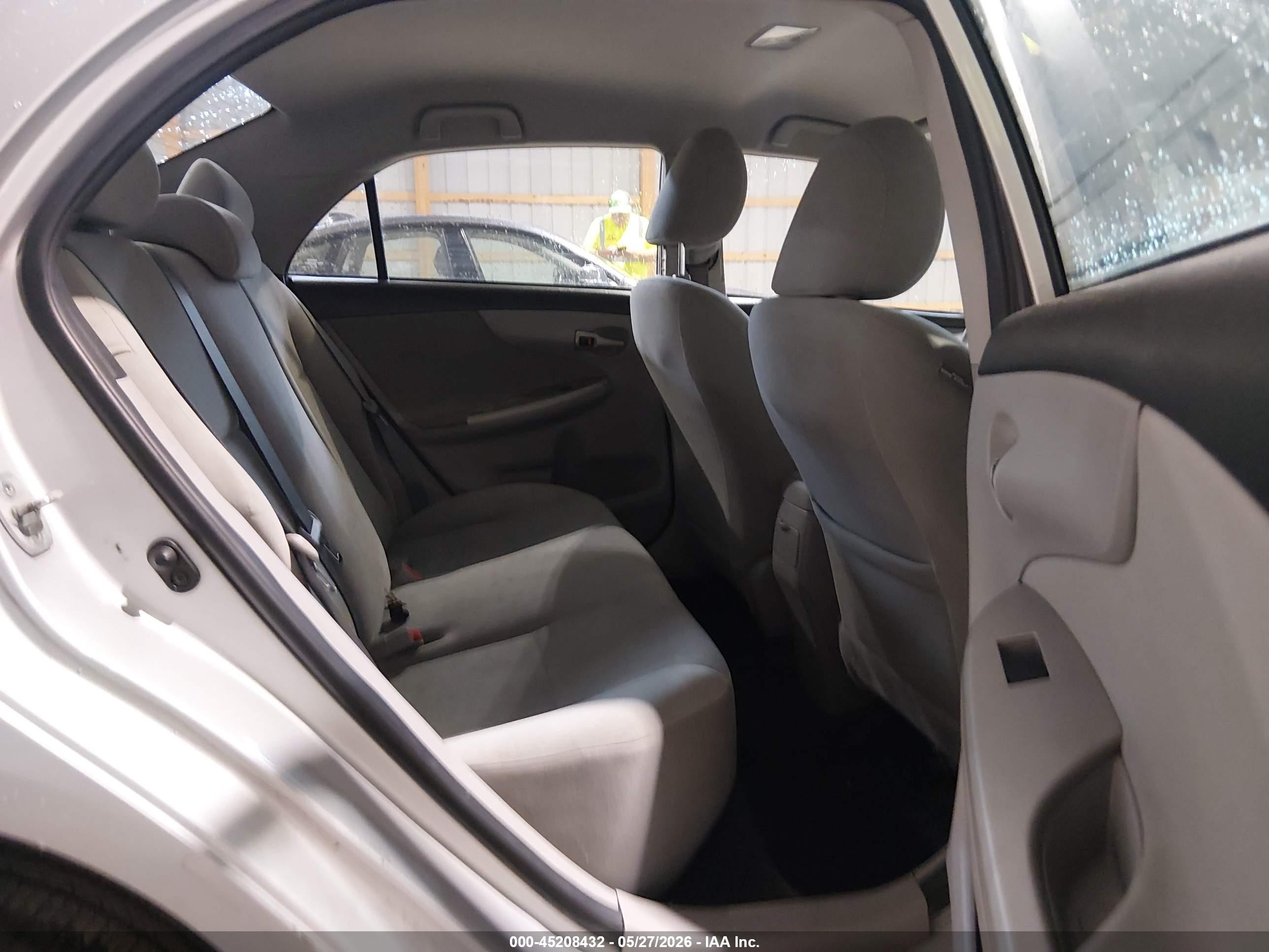 2013 Toyota Corolla Le Silver vin: 5YFBU4EE4DP125622