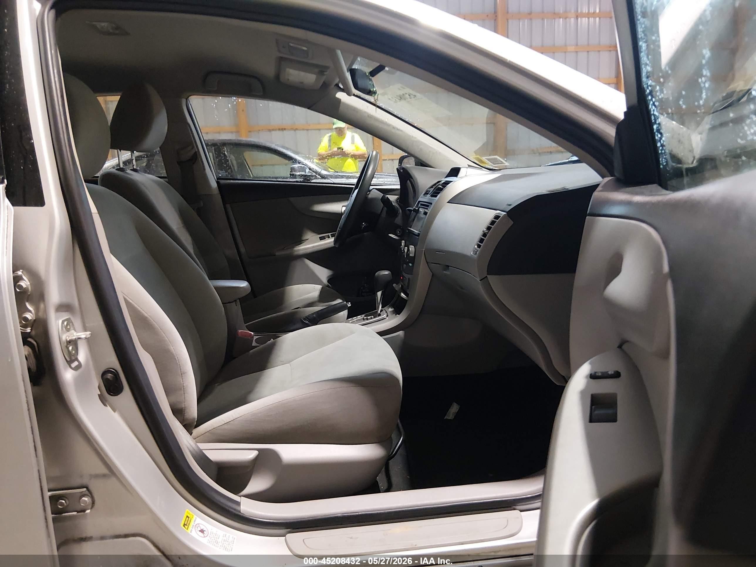 2013 Toyota Corolla Le Silver vin: 5YFBU4EE4DP125622