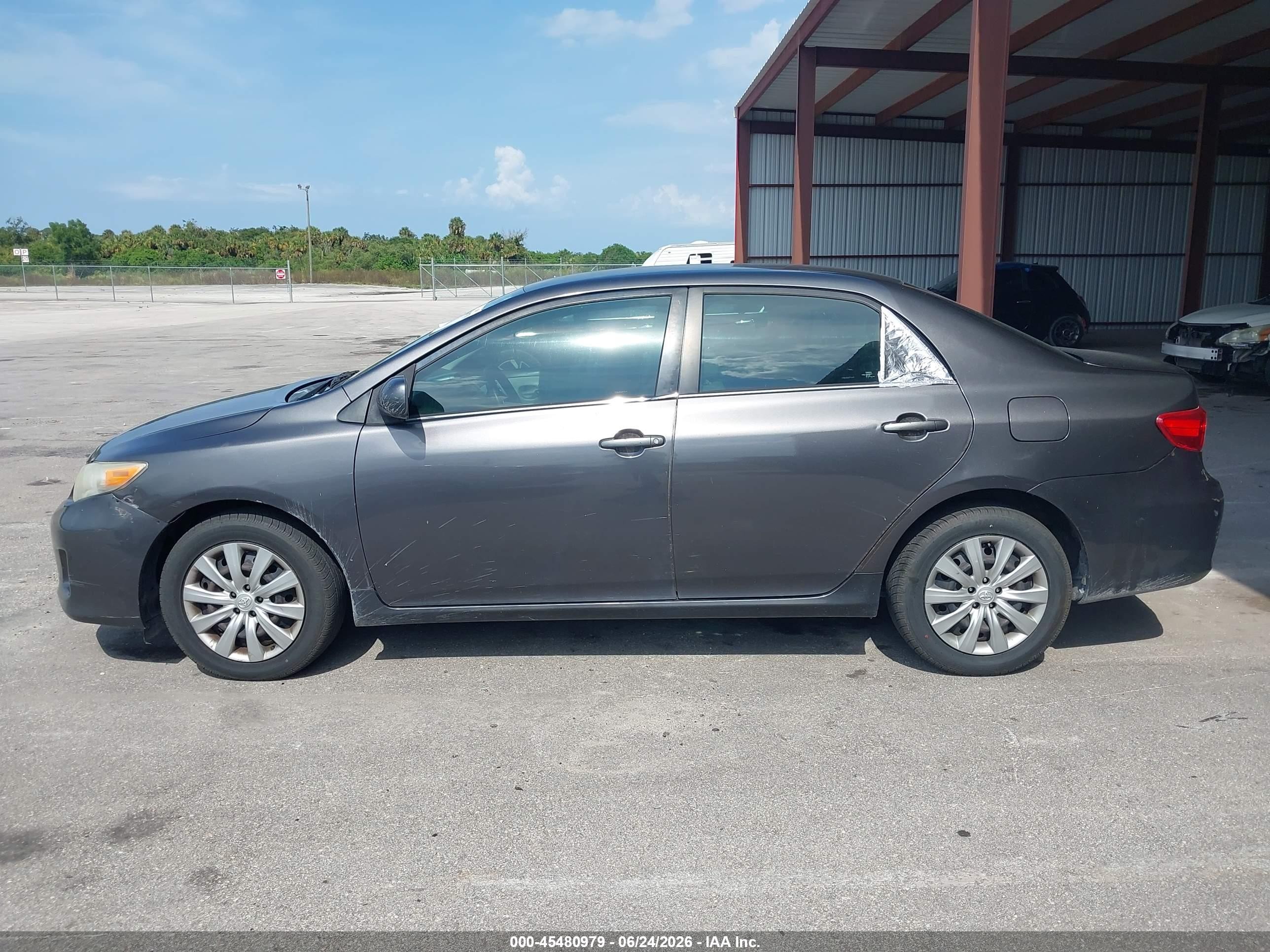 2013 Toyota Corolla Le Gray vin: 5YFBU4EE4DP134496