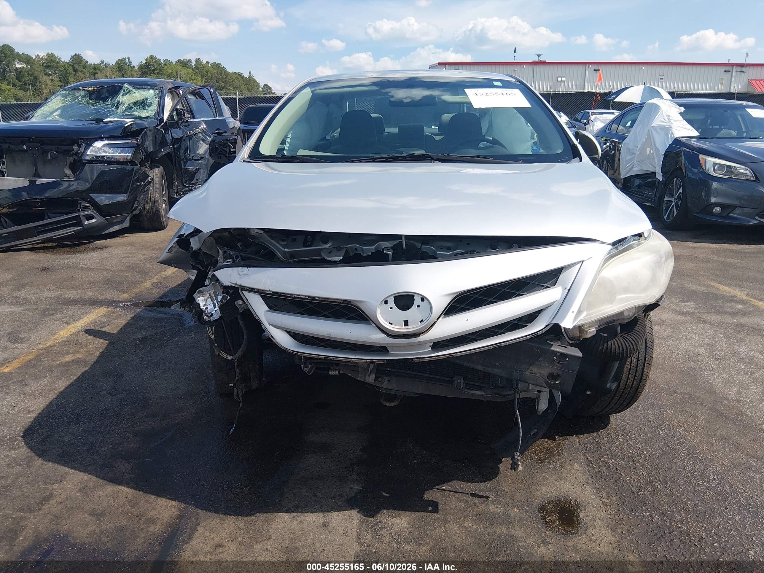 2013 Toyota Corolla L Silver vin: 5YFBU4EE4DP135762