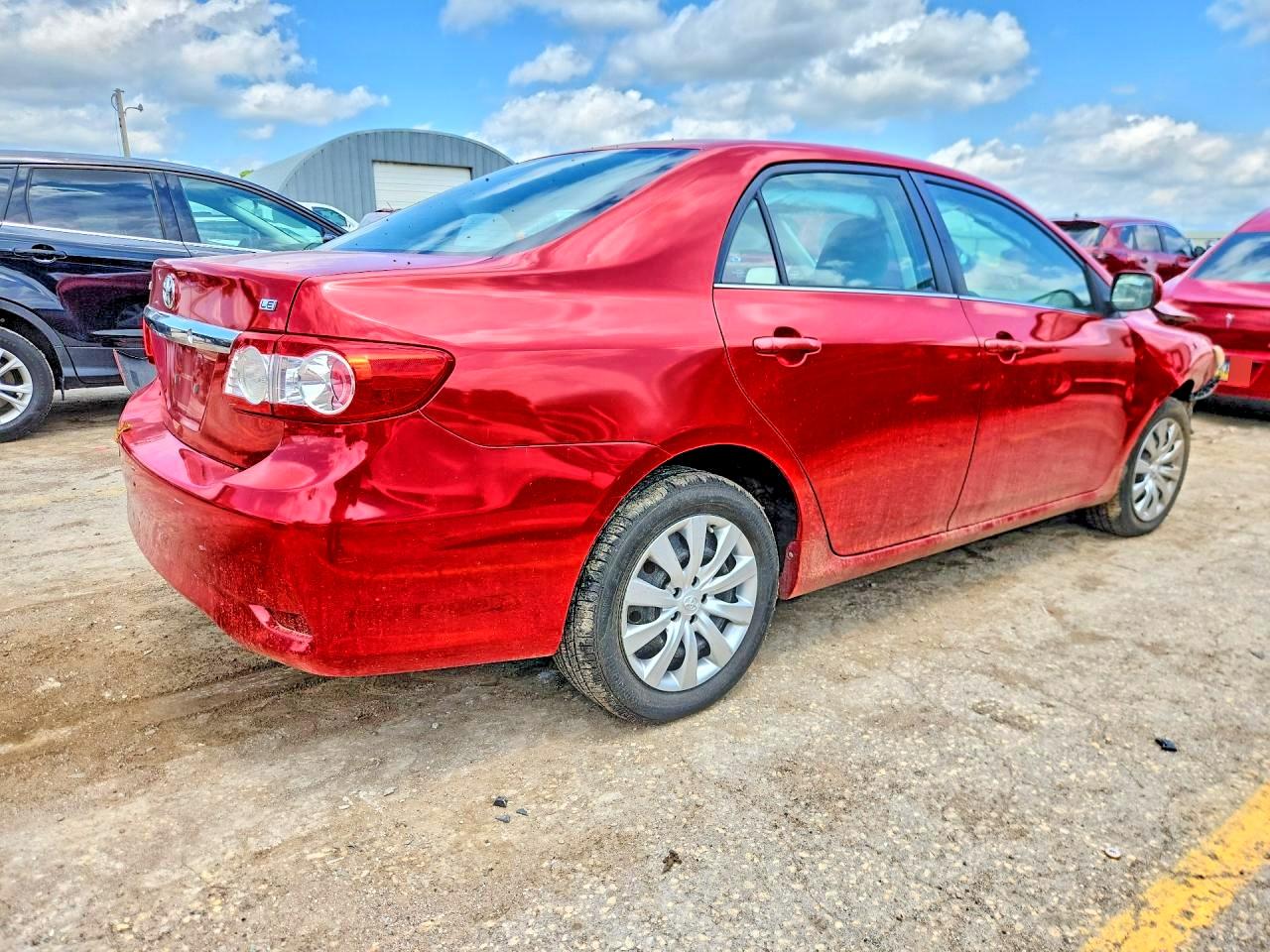 2013 Toyota Corolla Le Red vin: 5YFBU4EE4DP162654