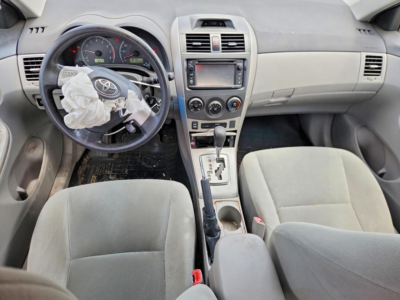 2013 Toyota Corolla Le Red vin: 5YFBU4EE4DP162654