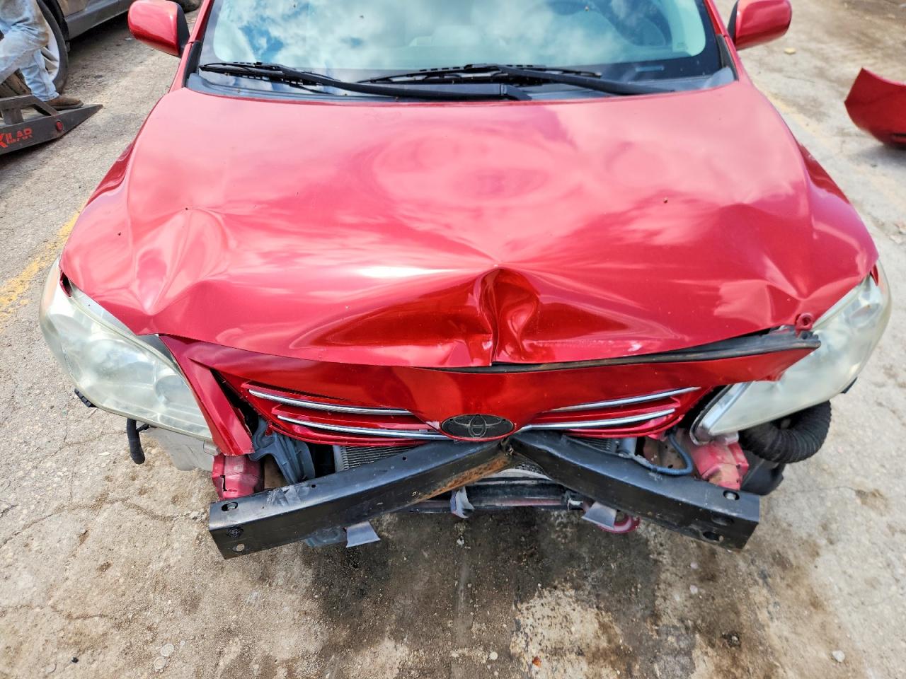 2013 Toyota Corolla Le Red vin: 5YFBU4EE4DP162654