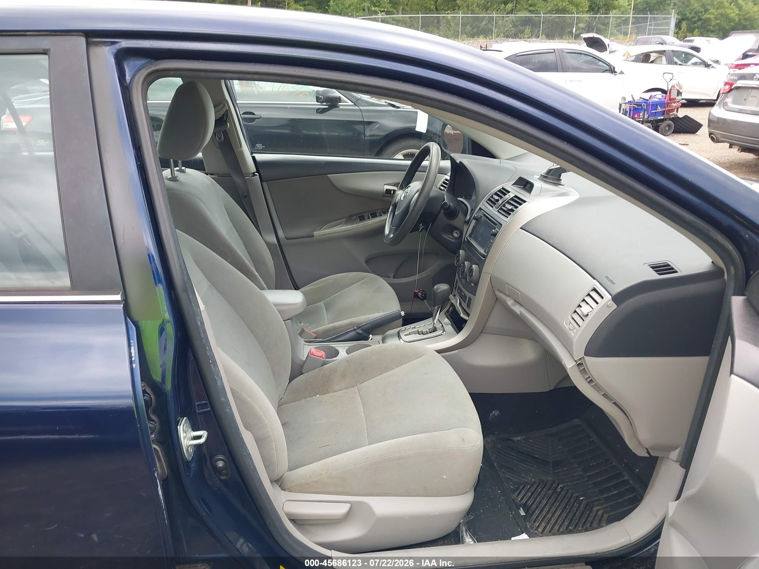2013 Toyota Corolla Le Blue vin: 5YFBU4EE4DP163142
