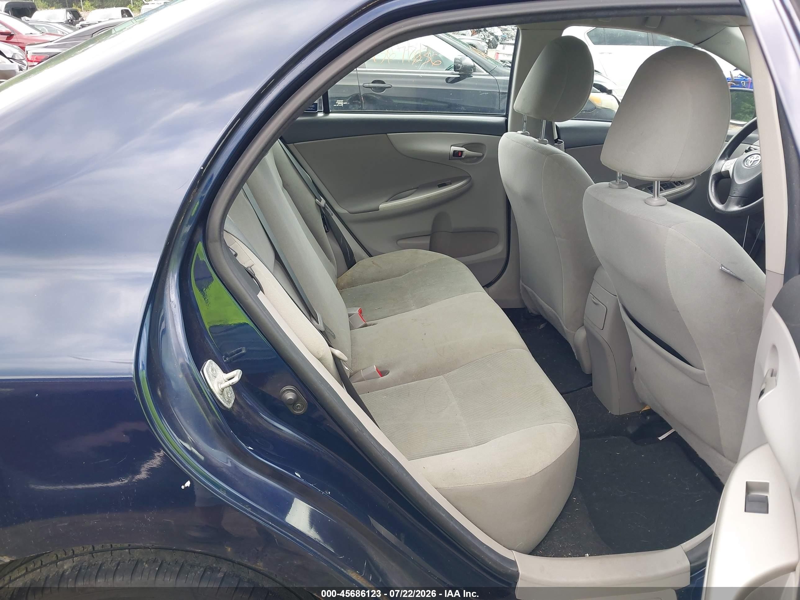 2013 Toyota Corolla Le Blue vin: 5YFBU4EE4DP163142