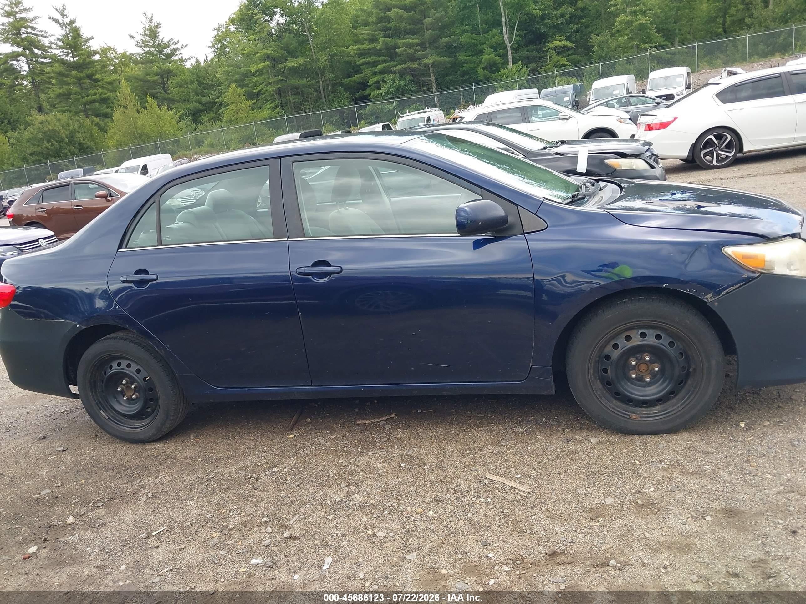 2013 Toyota Corolla Le Blue vin: 5YFBU4EE4DP163142