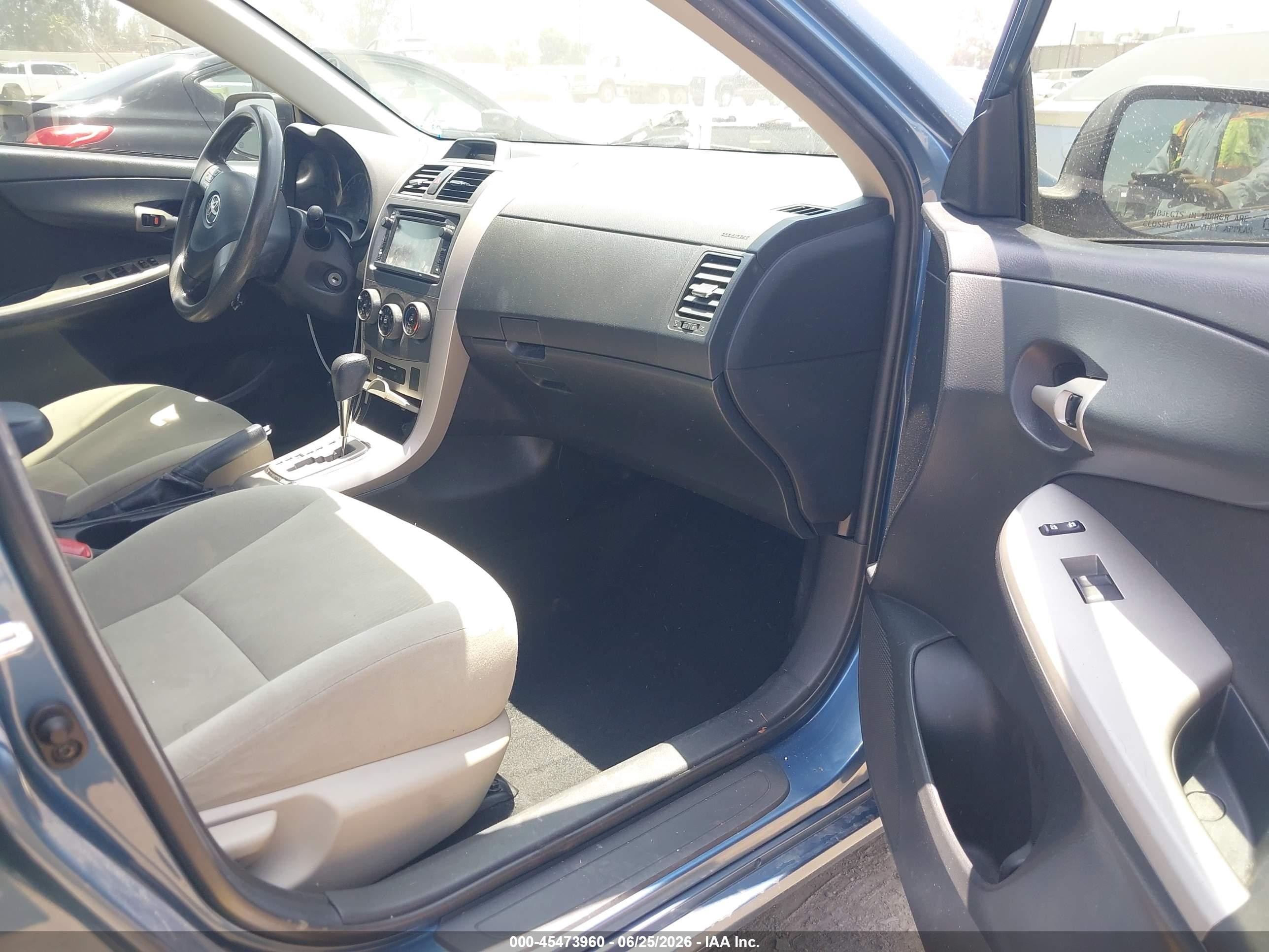 2013 Toyota Corolla Le Blue vin: 5YFBU4EE4DP181169
