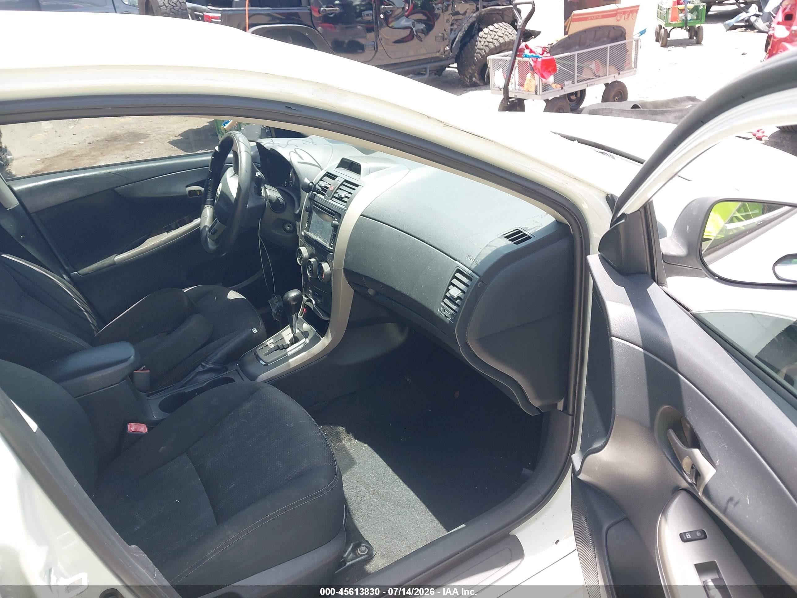 2013 Toyota Corolla S White vin: 5YFBU4EE4DP184329