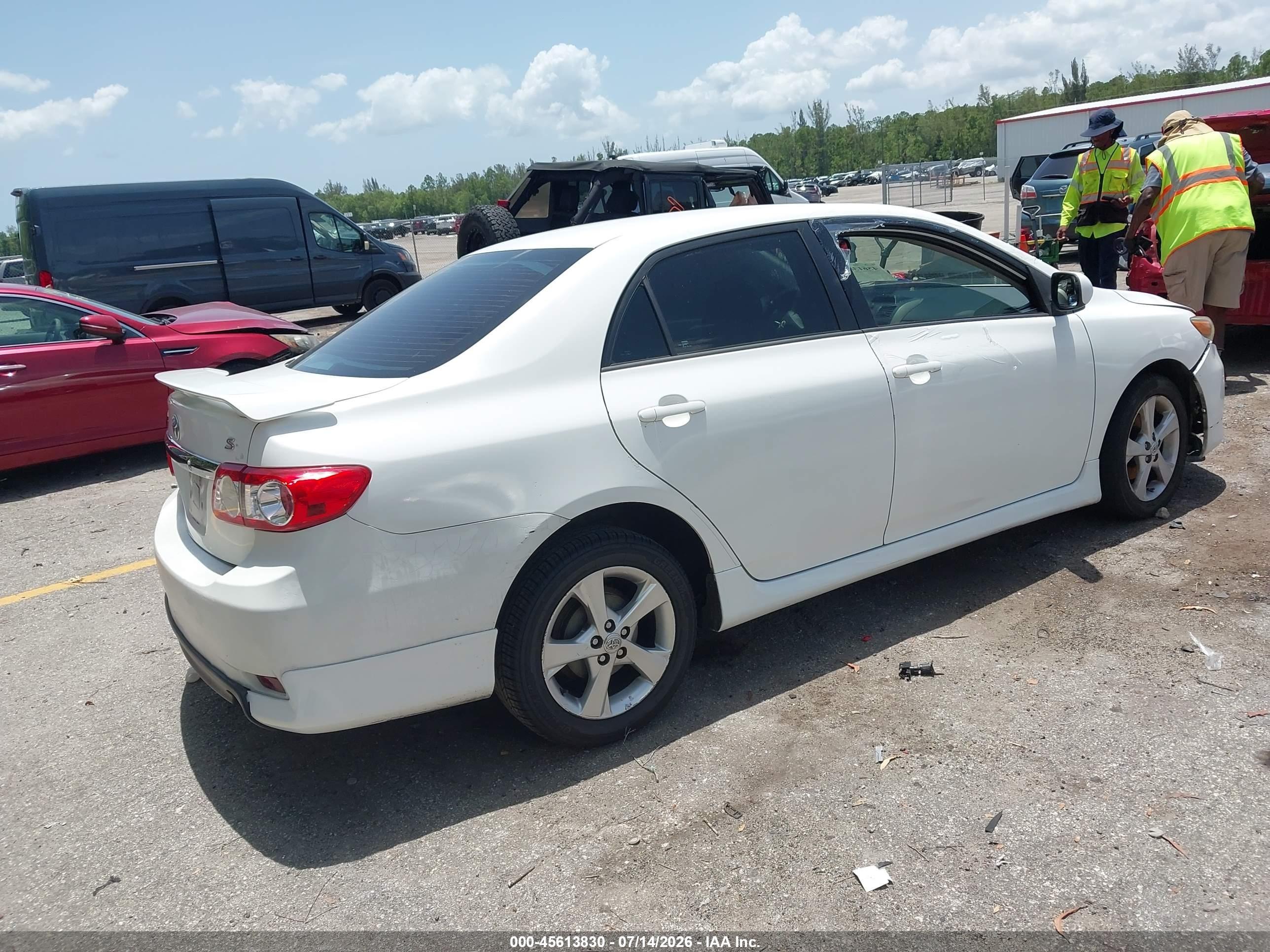 2013 Toyota Corolla S White vin: 5YFBU4EE4DP184329