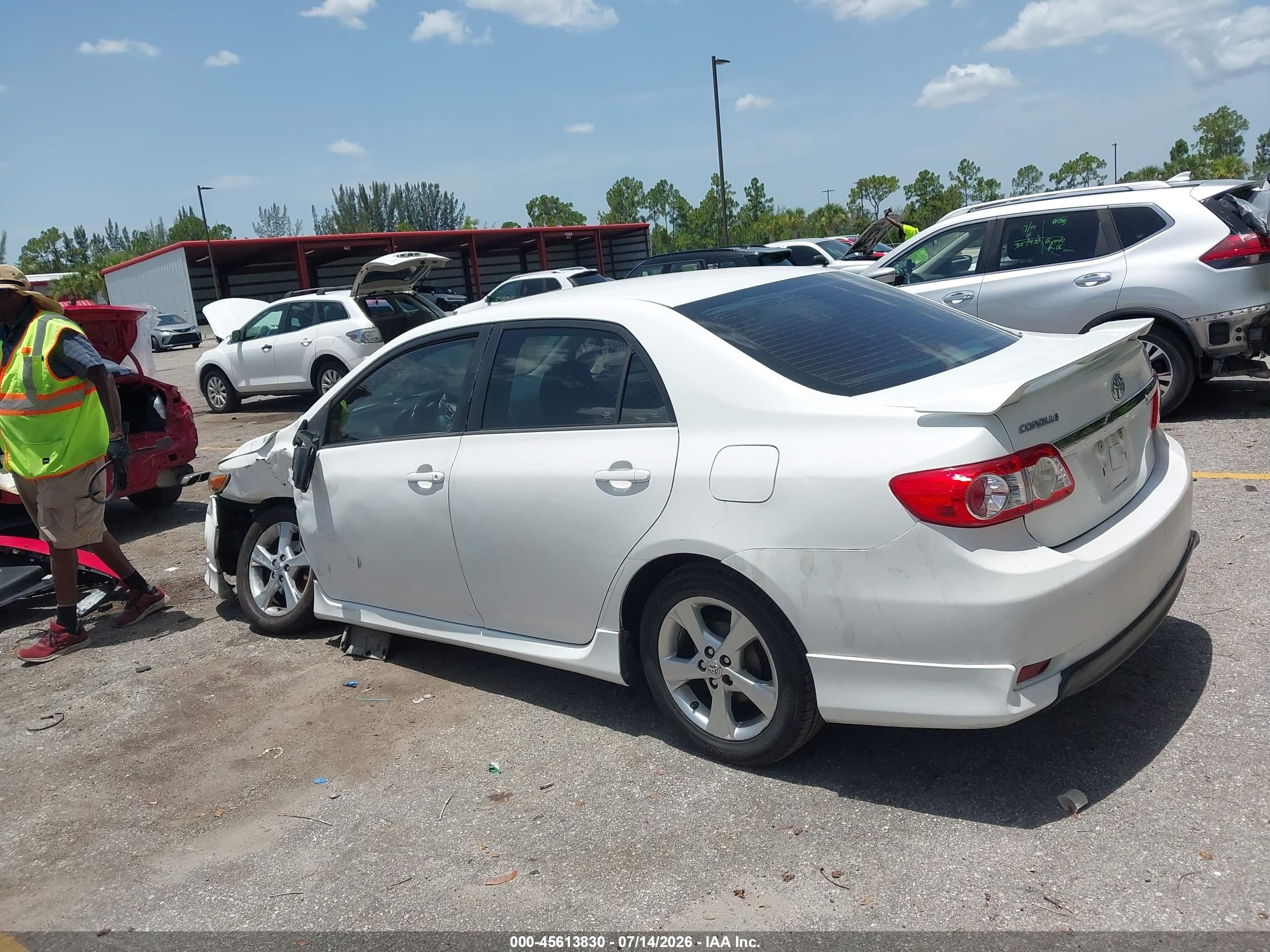 2013 Toyota Corolla S White vin: 5YFBU4EE4DP184329