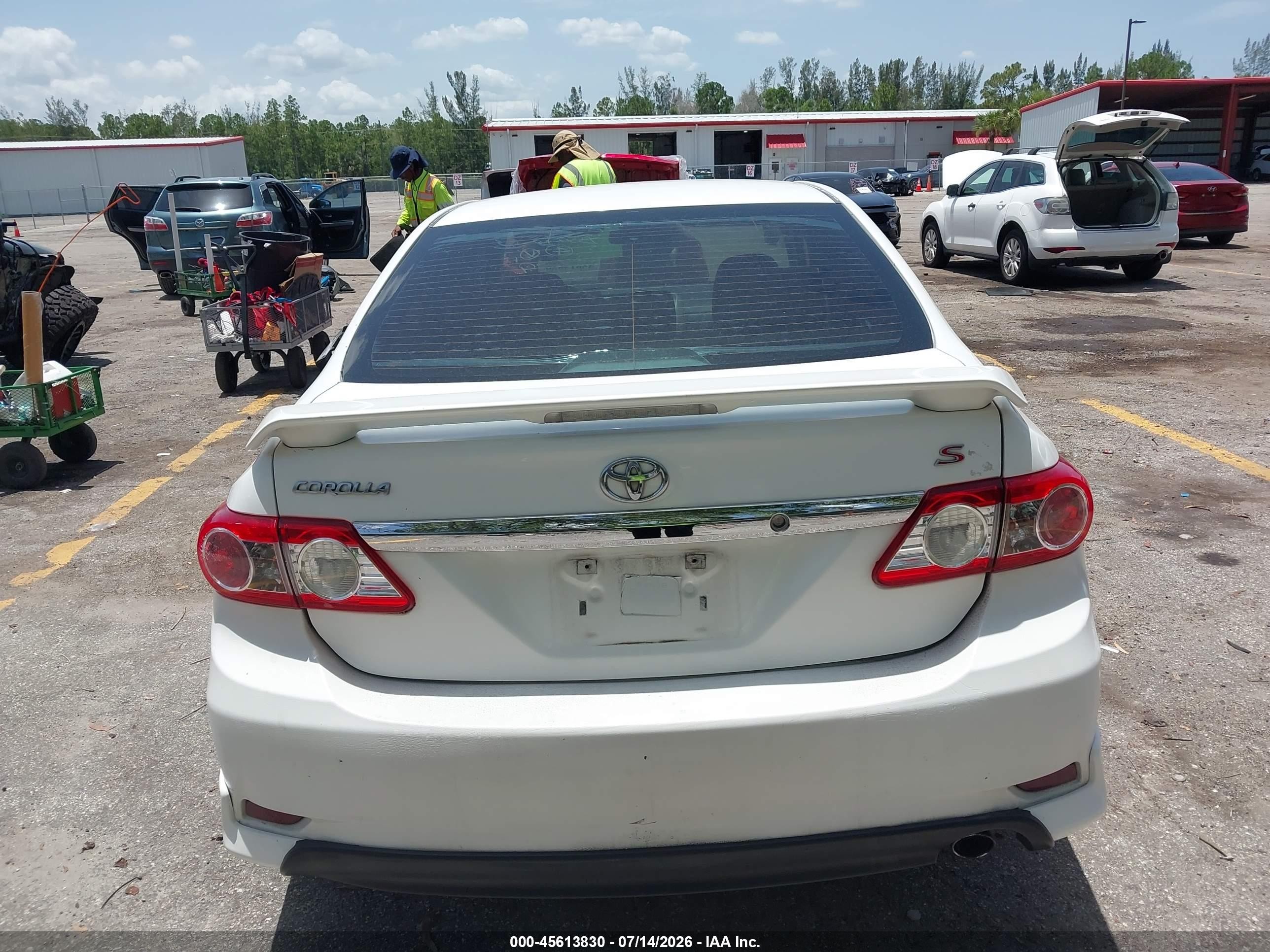 2013 Toyota Corolla S White vin: 5YFBU4EE4DP184329