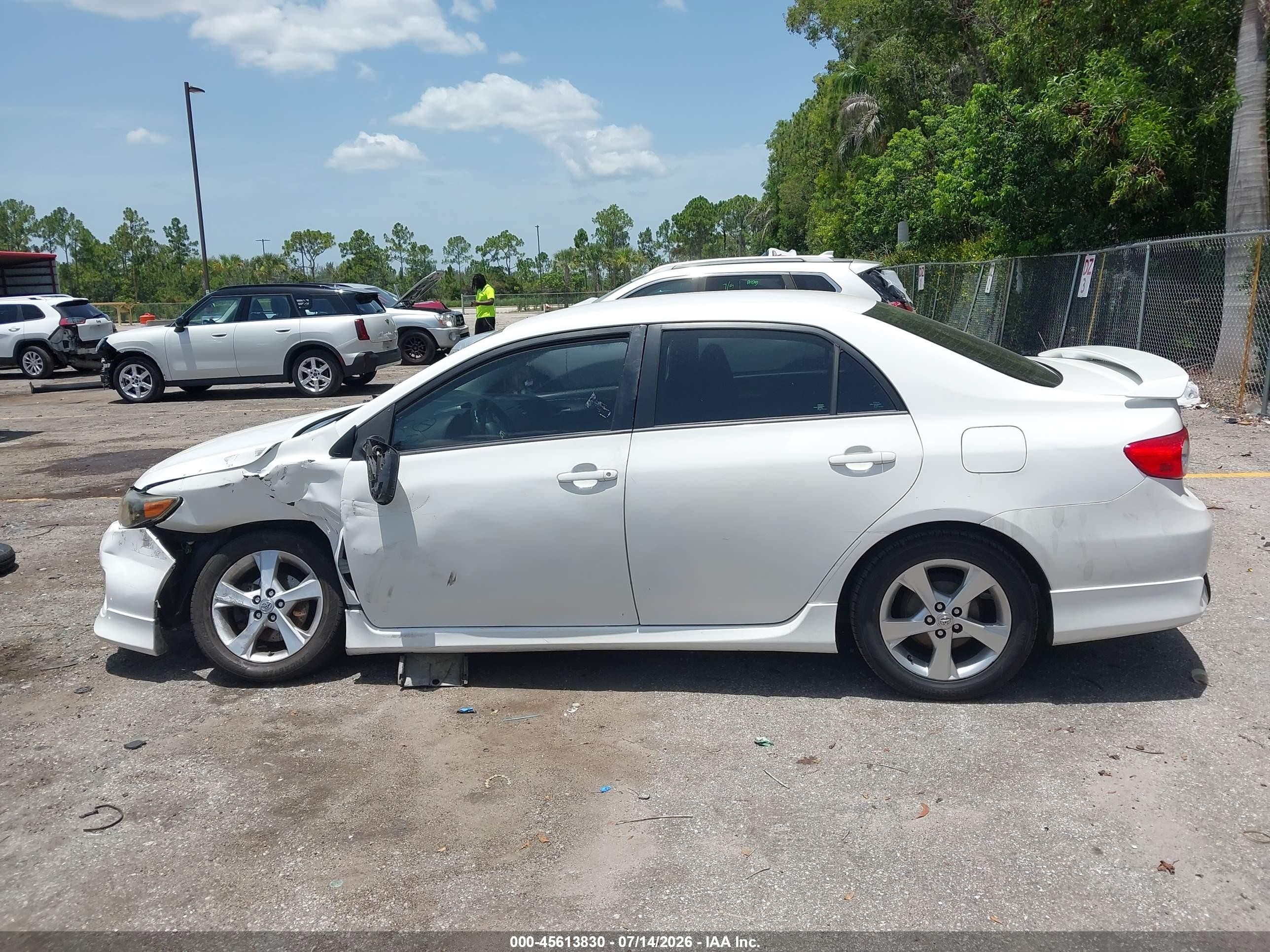 2013 Toyota Corolla S White vin: 5YFBU4EE4DP184329
