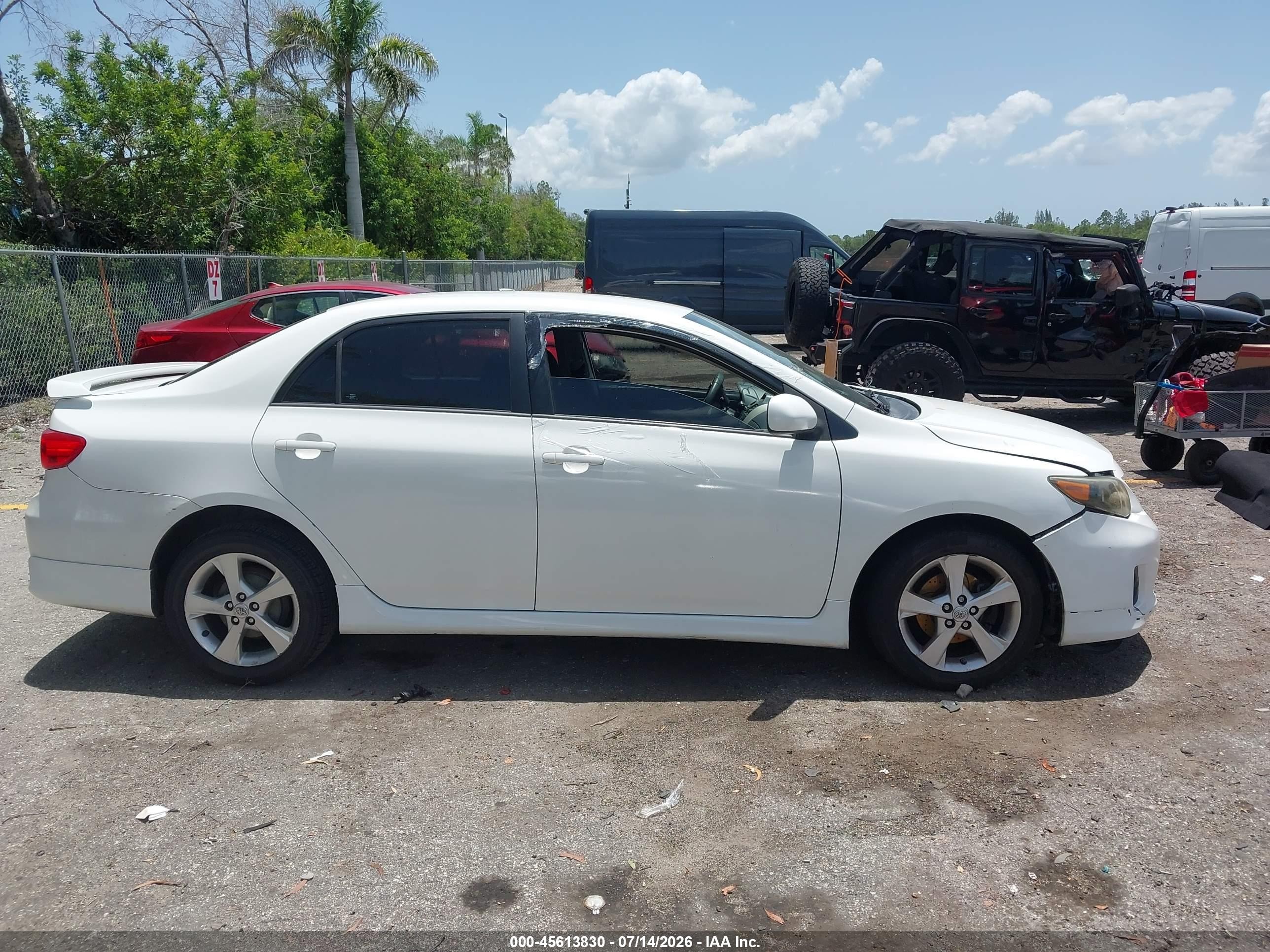 2013 Toyota Corolla S White vin: 5YFBU4EE4DP184329