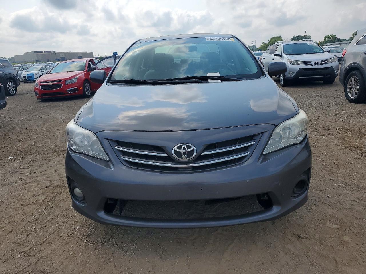 2013 Toyota Corolla Le Gray vin: 5YFBU4EE4DP198828