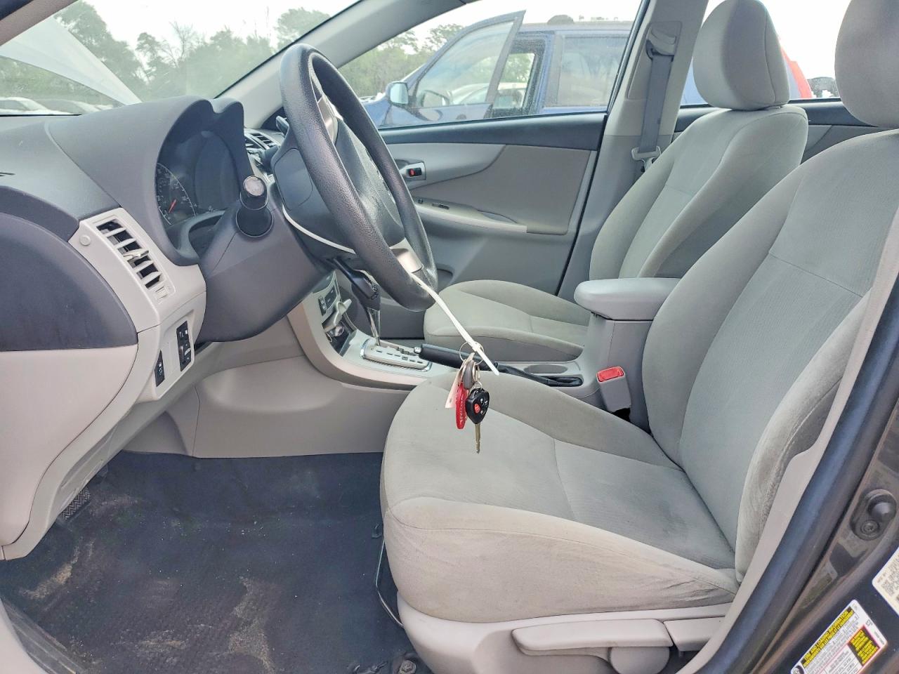 2013 Toyota Corolla Le Gray vin: 5YFBU4EE4DP198828
