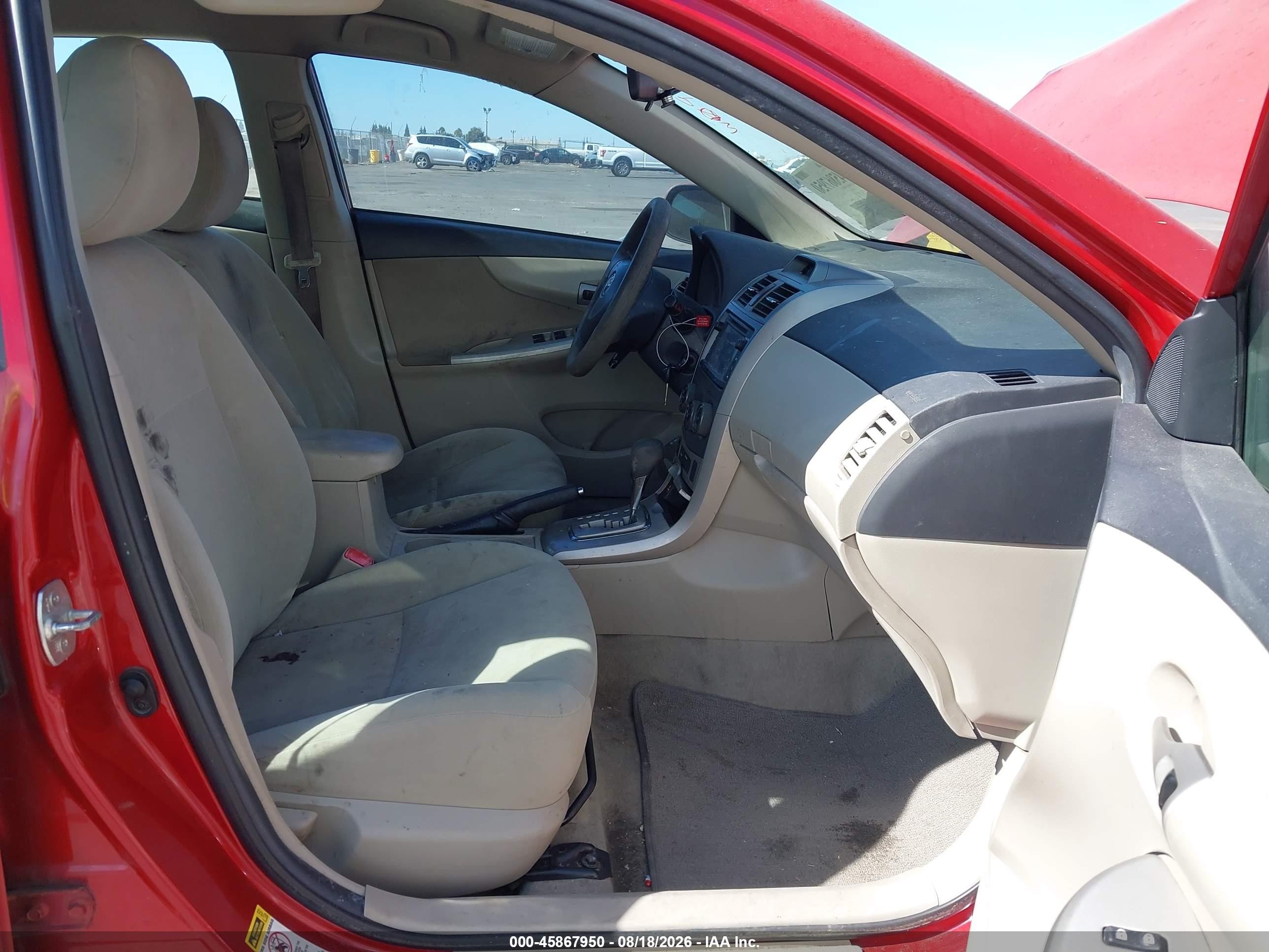 2013 Toyota Corolla Le Red vin: 5YFBU4EE4DP199171