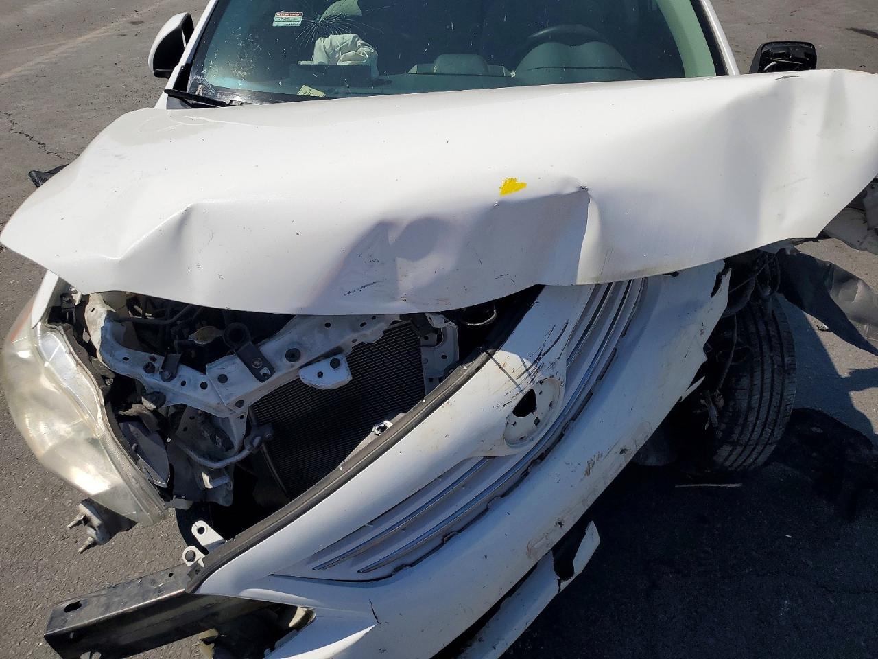 2013 Toyota Corolla Le White vin: 5YFBU4EE4DP202201