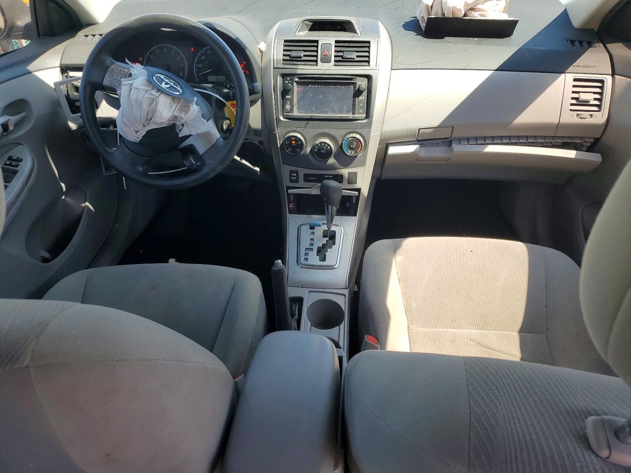 2013 Toyota Corolla Le White vin: 5YFBU4EE4DP202201