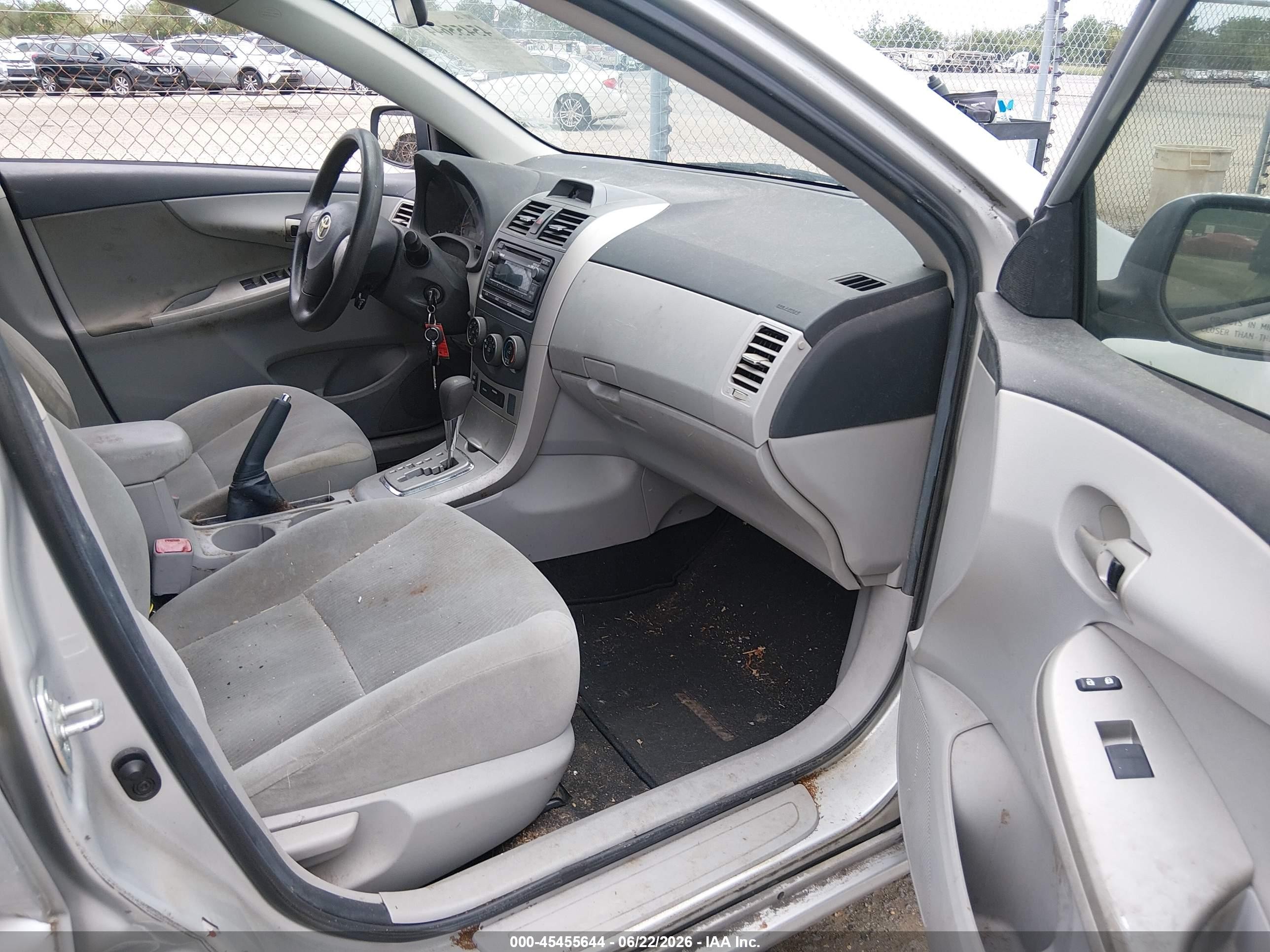 2012 Toyota Corolla Le Silver vin: 5YFBU4EE5CP065221