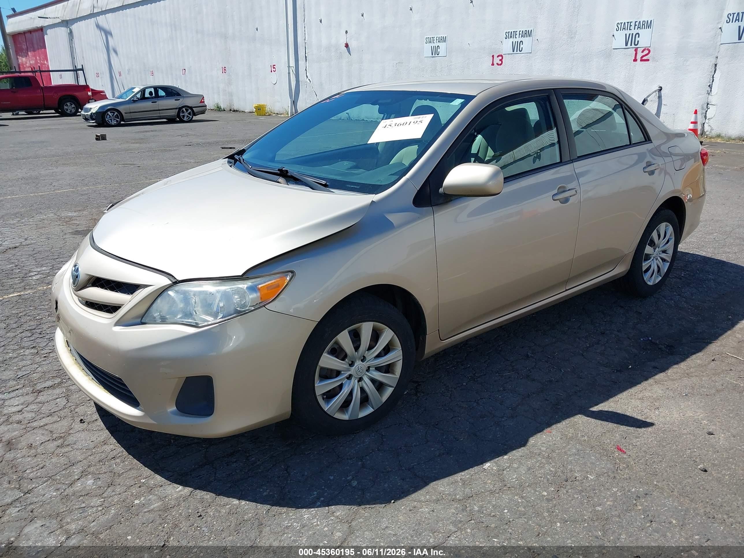 2012 Toyota Corolla Le Gold vin: 5YFBU4EE5CP069074