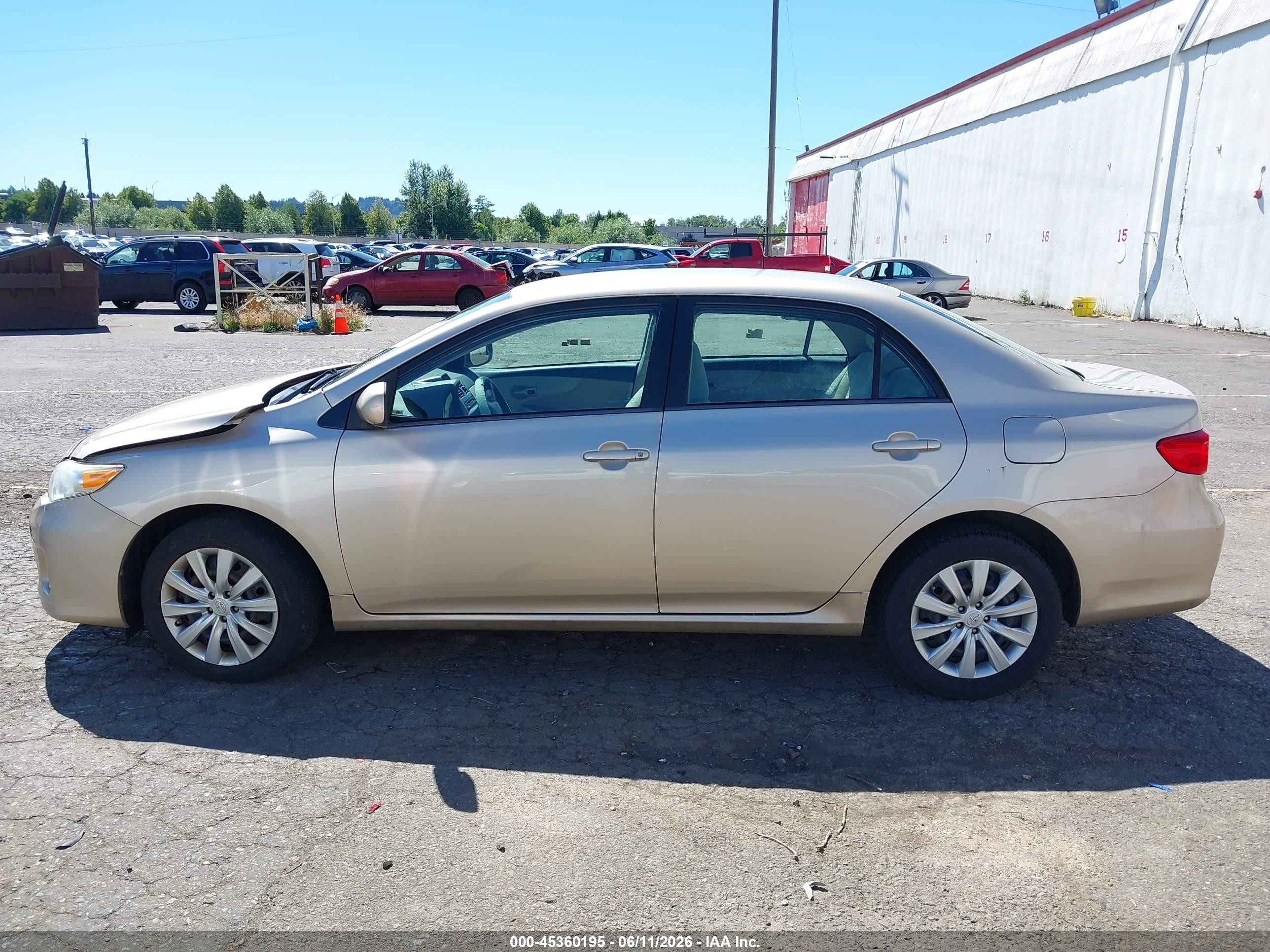 2012 Toyota Corolla Le Gold vin: 5YFBU4EE5CP069074