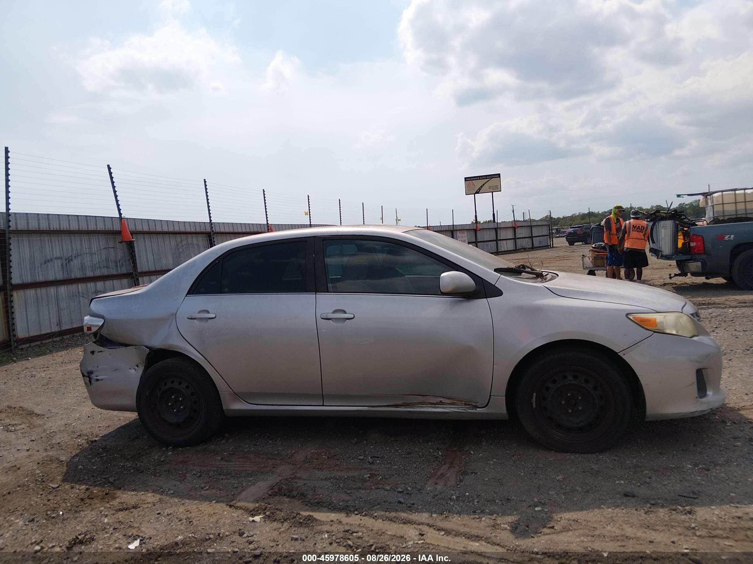 2013 Toyota Corolla Le Silver vin: 5YFBU4EE5DP086037