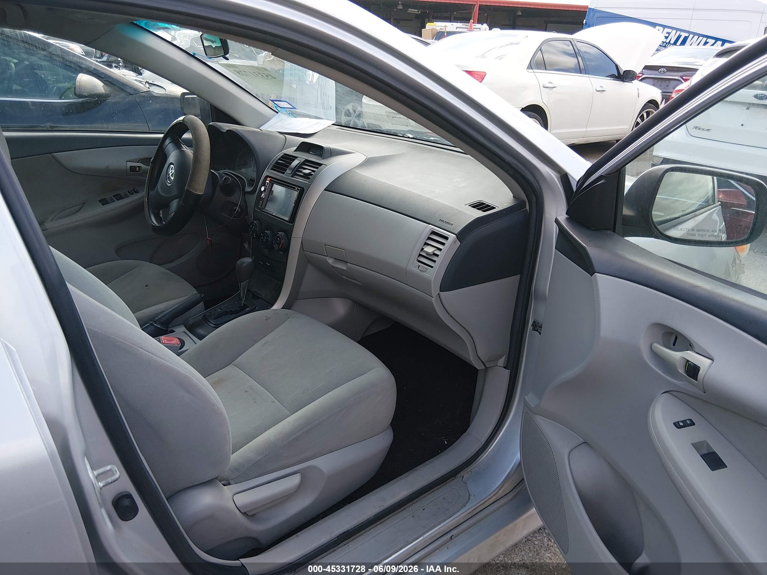 2013 Toyota Corolla L Silver vin: 5YFBU4EE5DP131851
