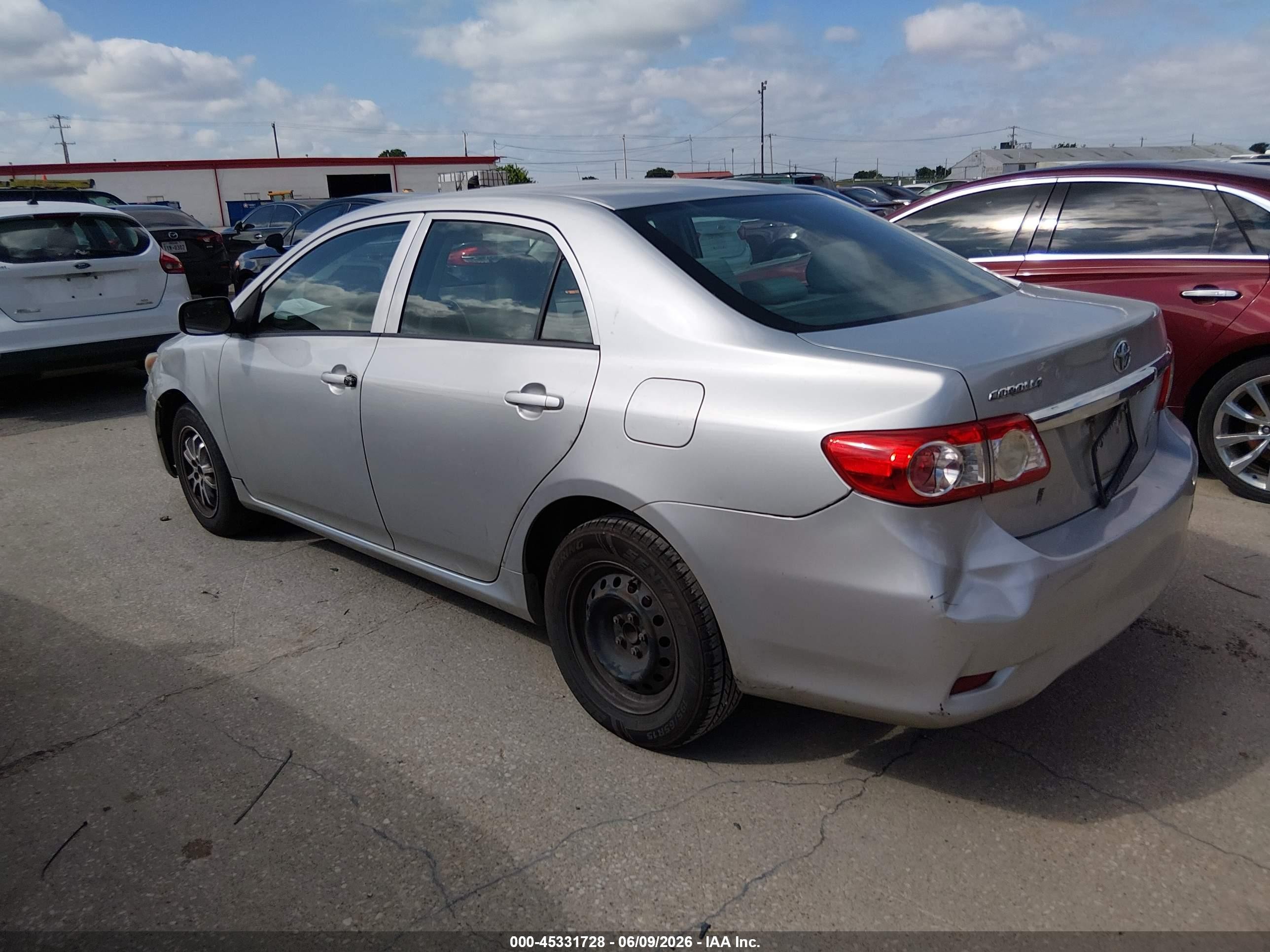 2013 Toyota Corolla L Silver vin: 5YFBU4EE5DP131851