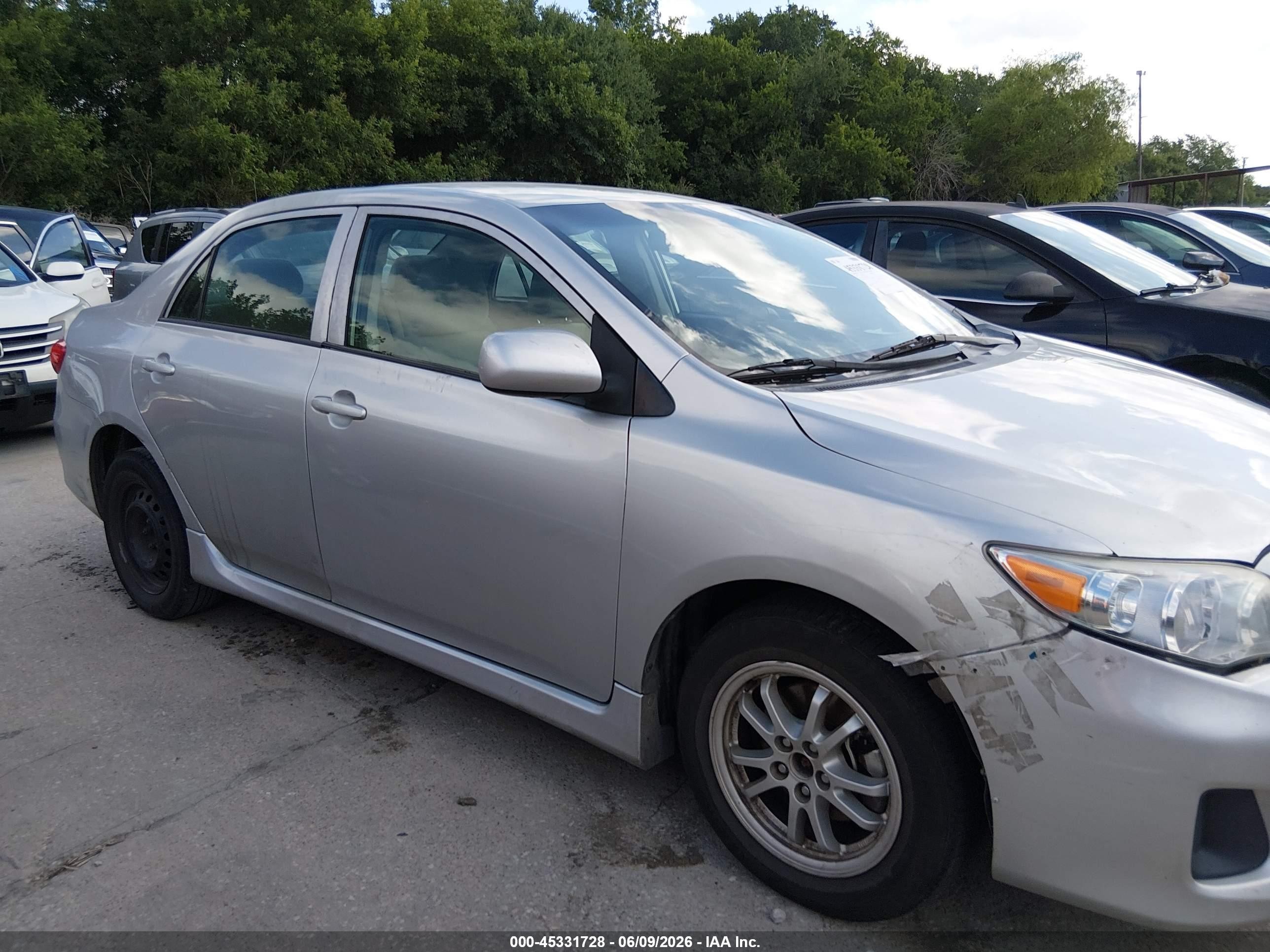 2013 Toyota Corolla L Silver vin: 5YFBU4EE5DP131851