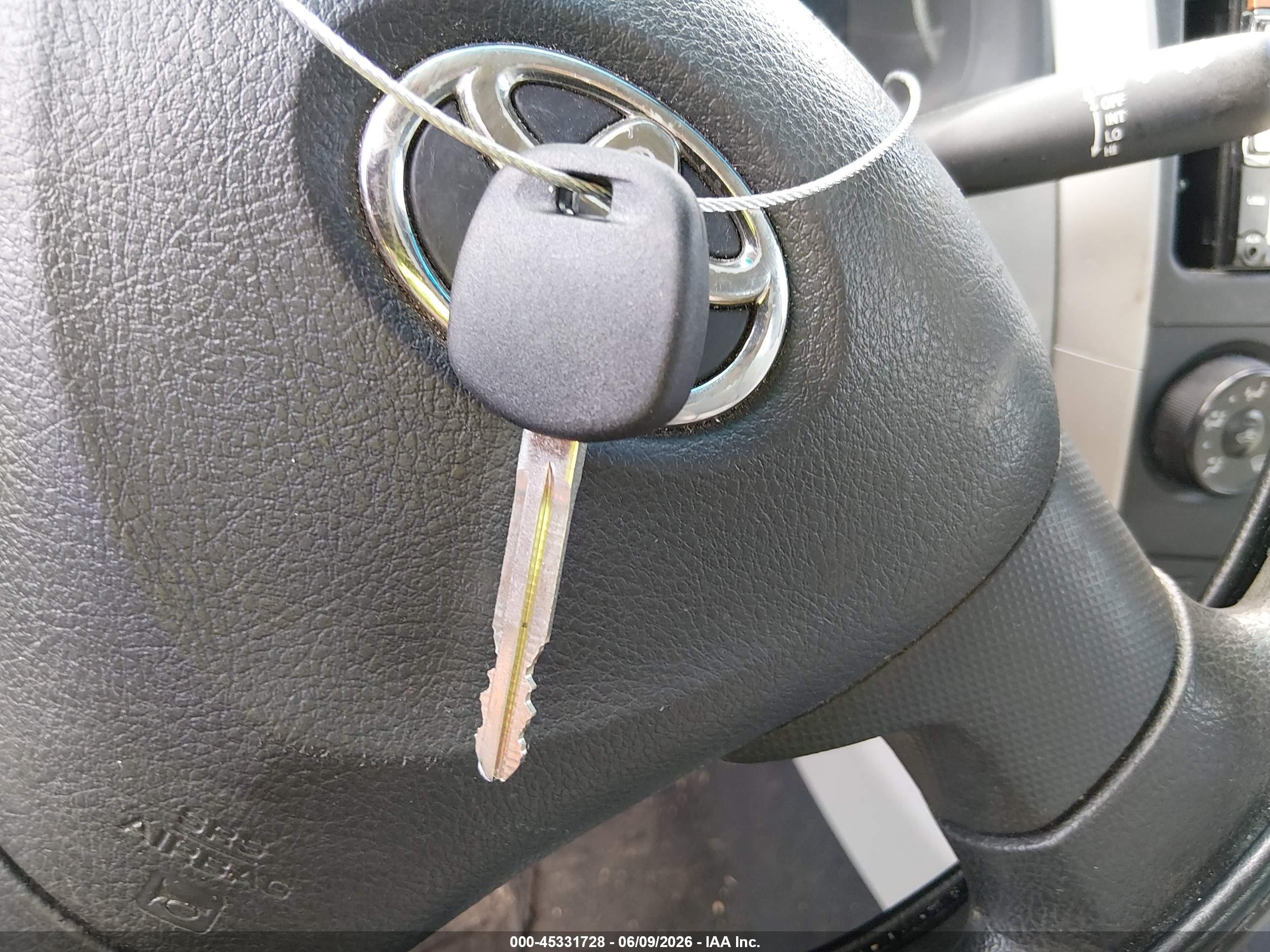 2013 Toyota Corolla L Silver vin: 5YFBU4EE5DP131851