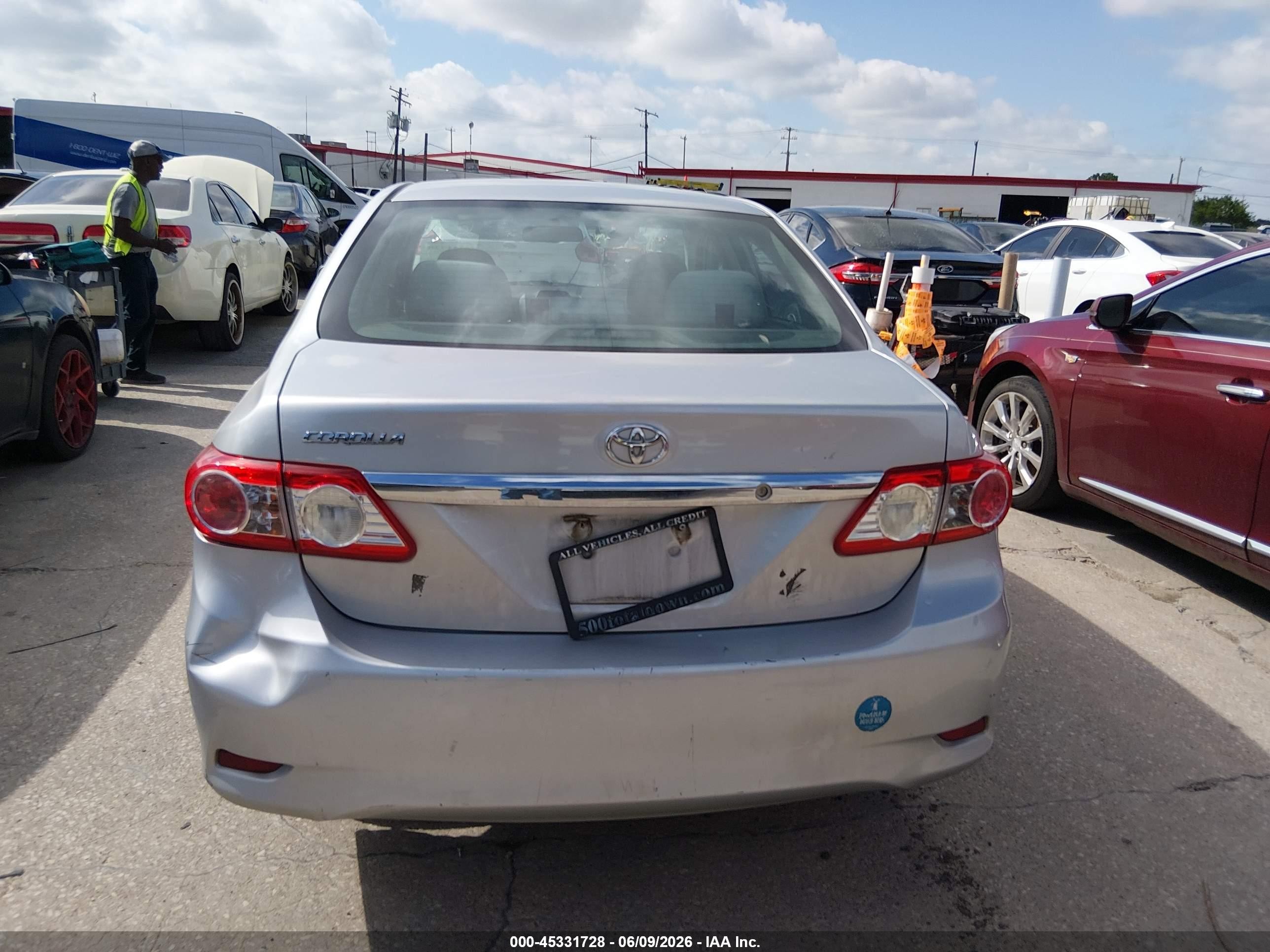 2013 Toyota Corolla L Silver vin: 5YFBU4EE5DP131851