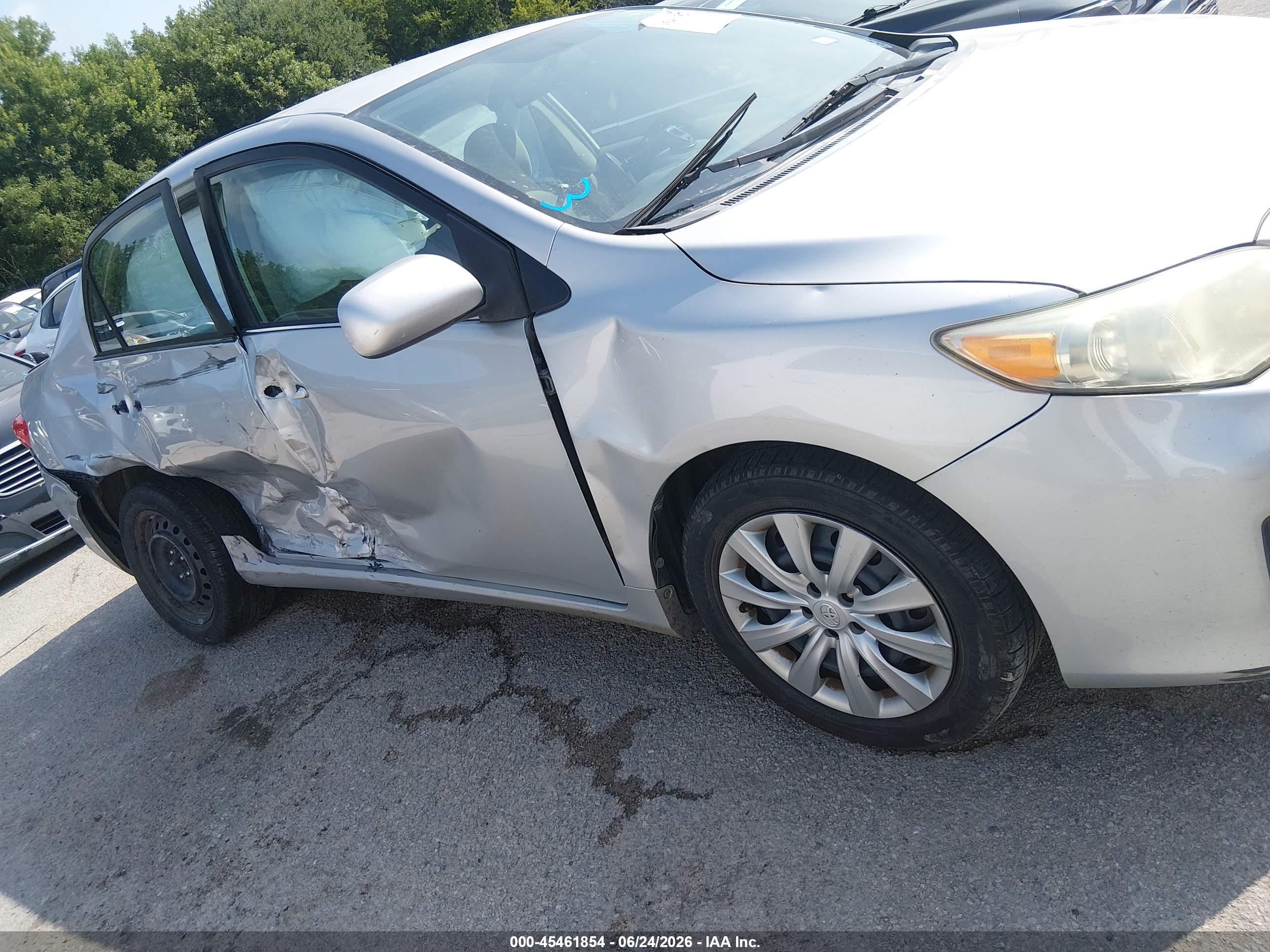 2013 Toyota Corolla Le Silver vin: 5YFBU4EE5DP138072