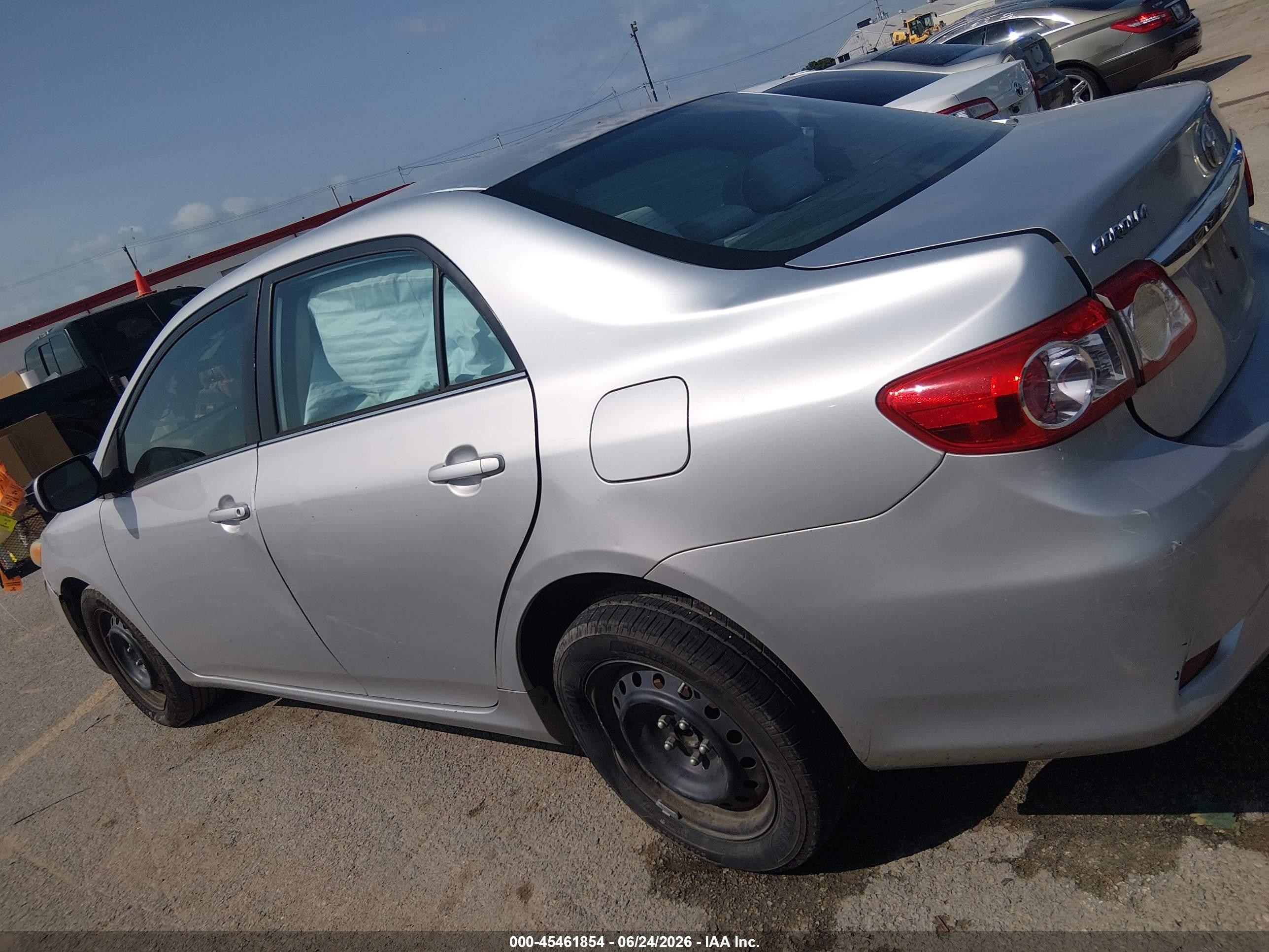 2013 Toyota Corolla Le Silver vin: 5YFBU4EE5DP138072
