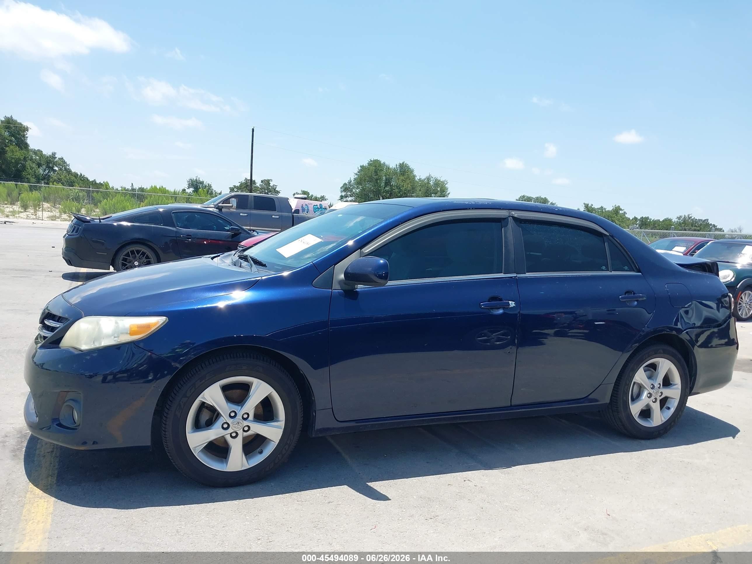 2013 Toyota Corolla Le Dark Blue vin: 5YFBU4EE5DP155129