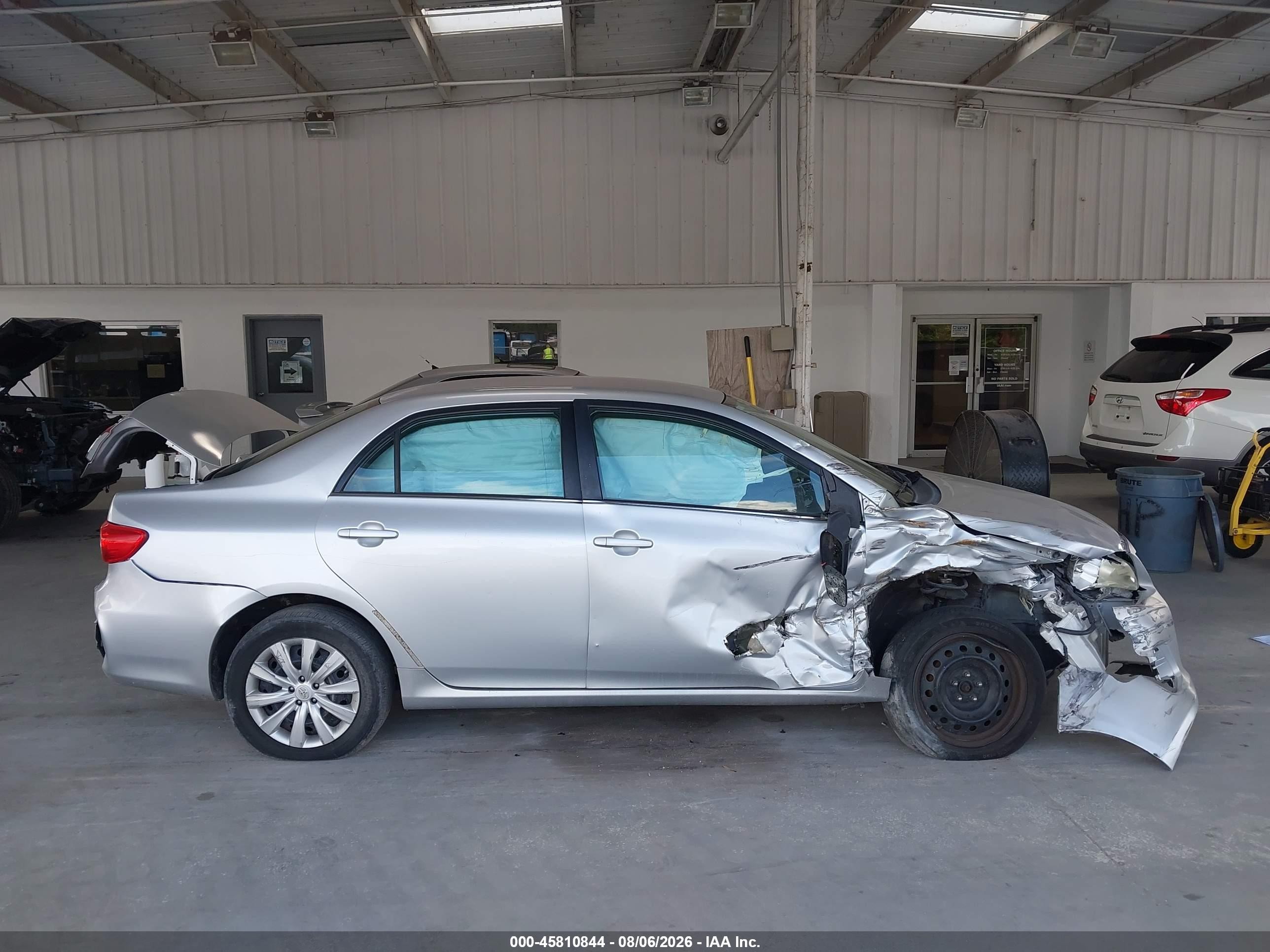 2013 Toyota Corolla Le Silver vin: 5YFBU4EE5DP159116