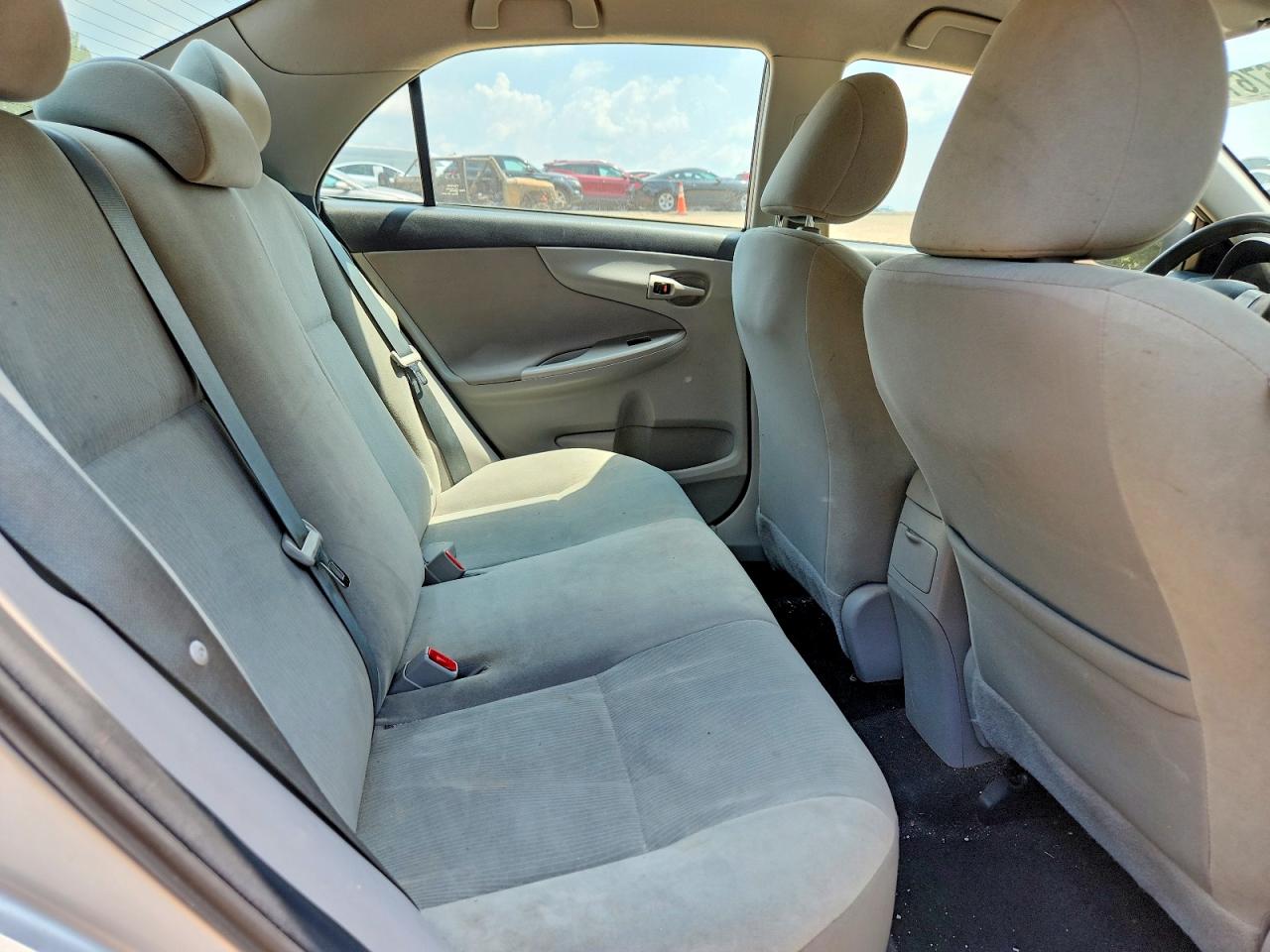 2013 Toyota Corolla Le Silver vin: 5YFBU4EE5DP159388