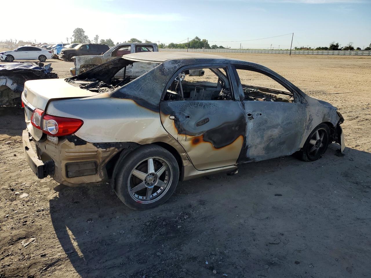 2013 Toyota Corolla L Желто-коричневый vin: 5YFBU4EE5DP162033