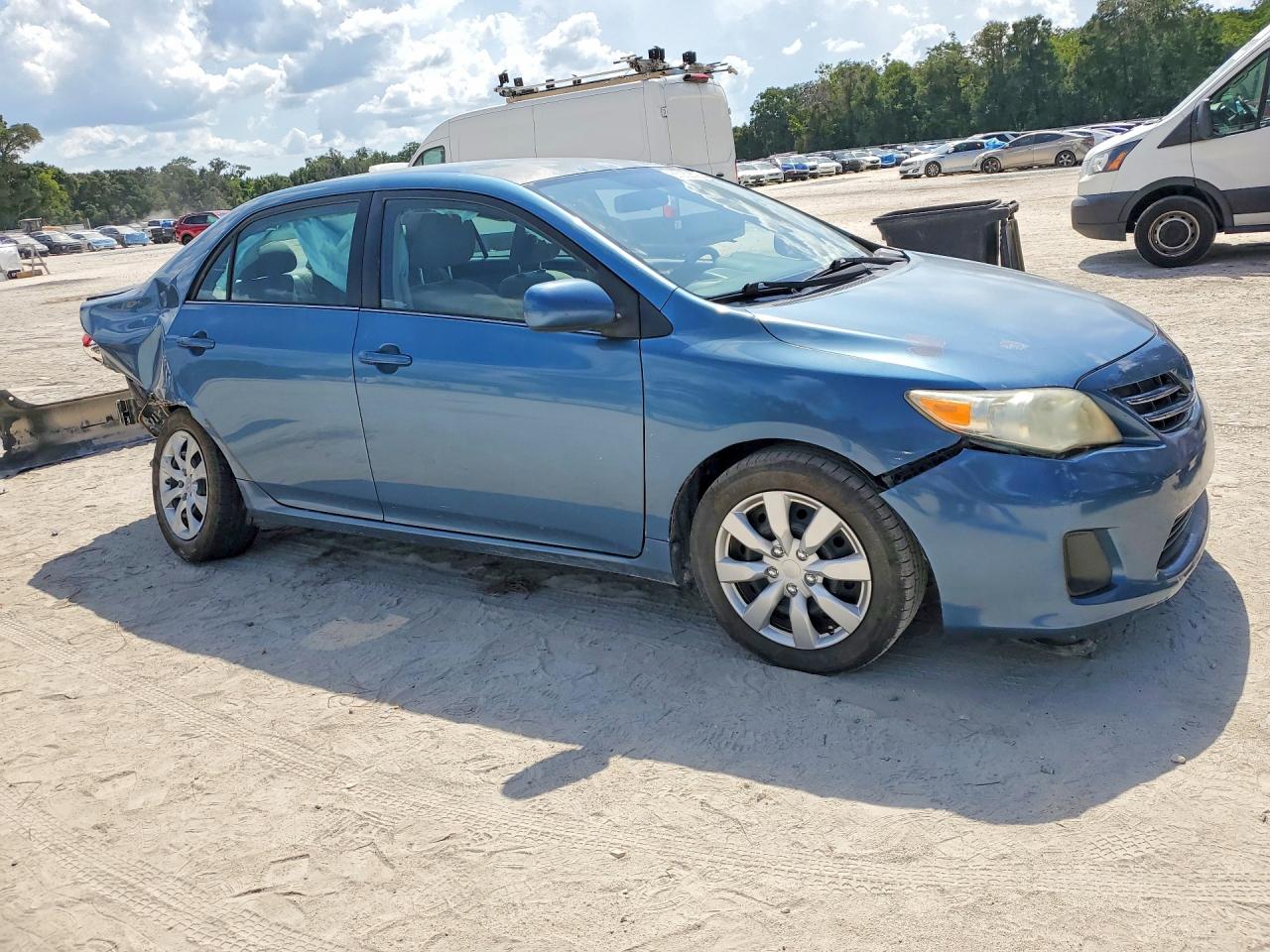 2013 Toyota Corolla Le Blue vin: 5YFBU4EE5DP168141
