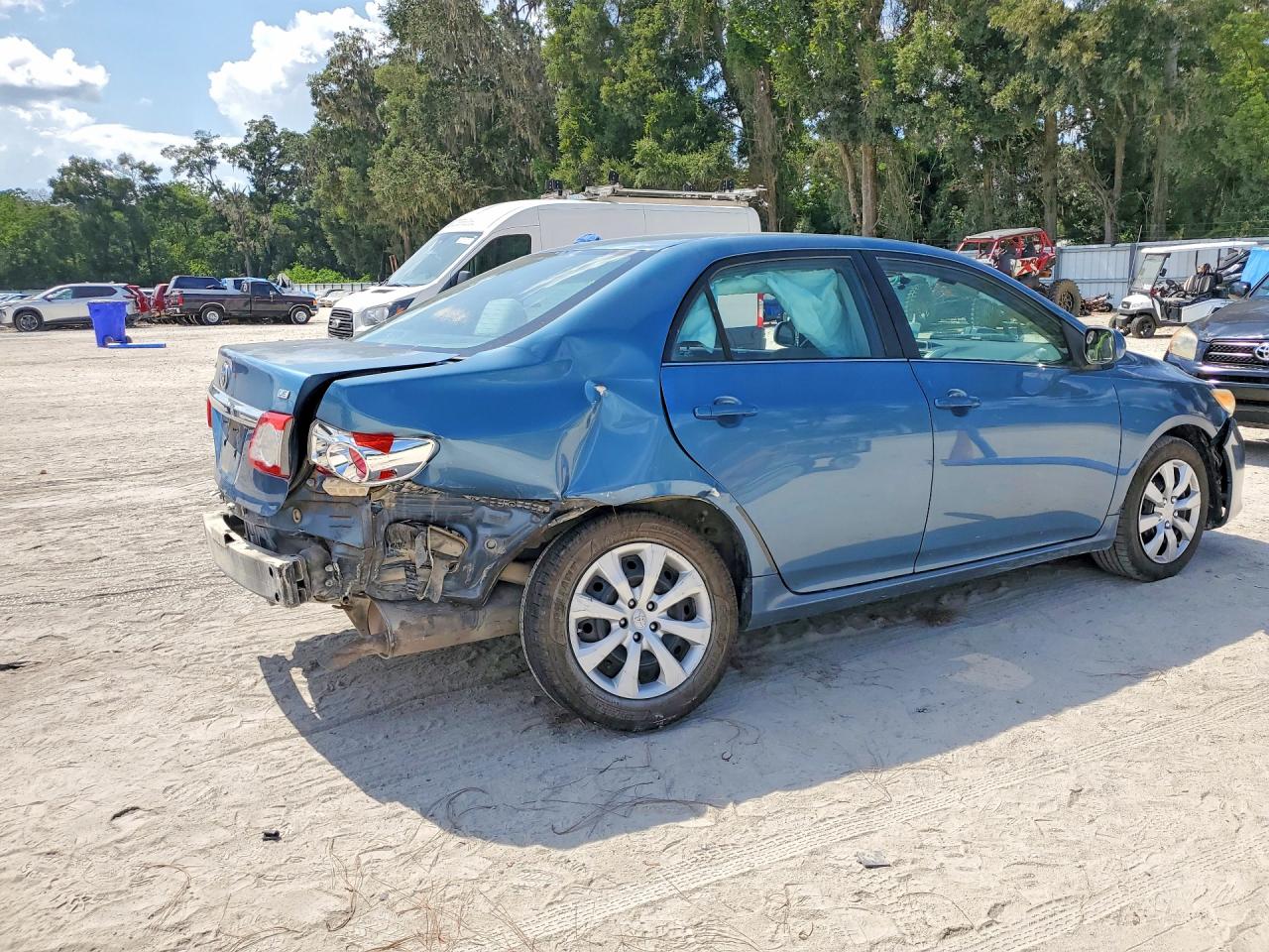 2013 Toyota Corolla Le Blue vin: 5YFBU4EE5DP168141