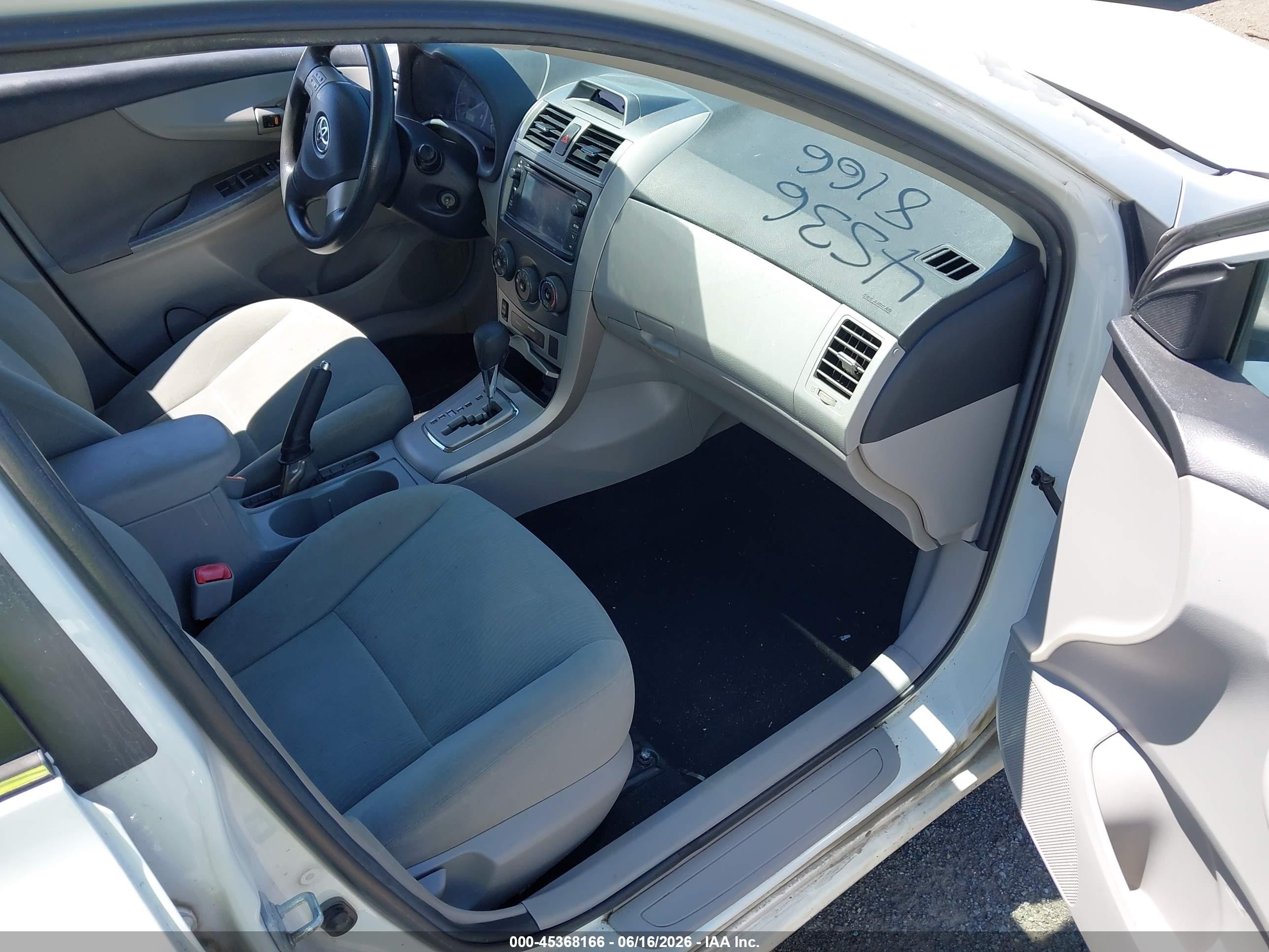 2013 Toyota Corolla Le White vin: 5YFBU4EE5DP188423