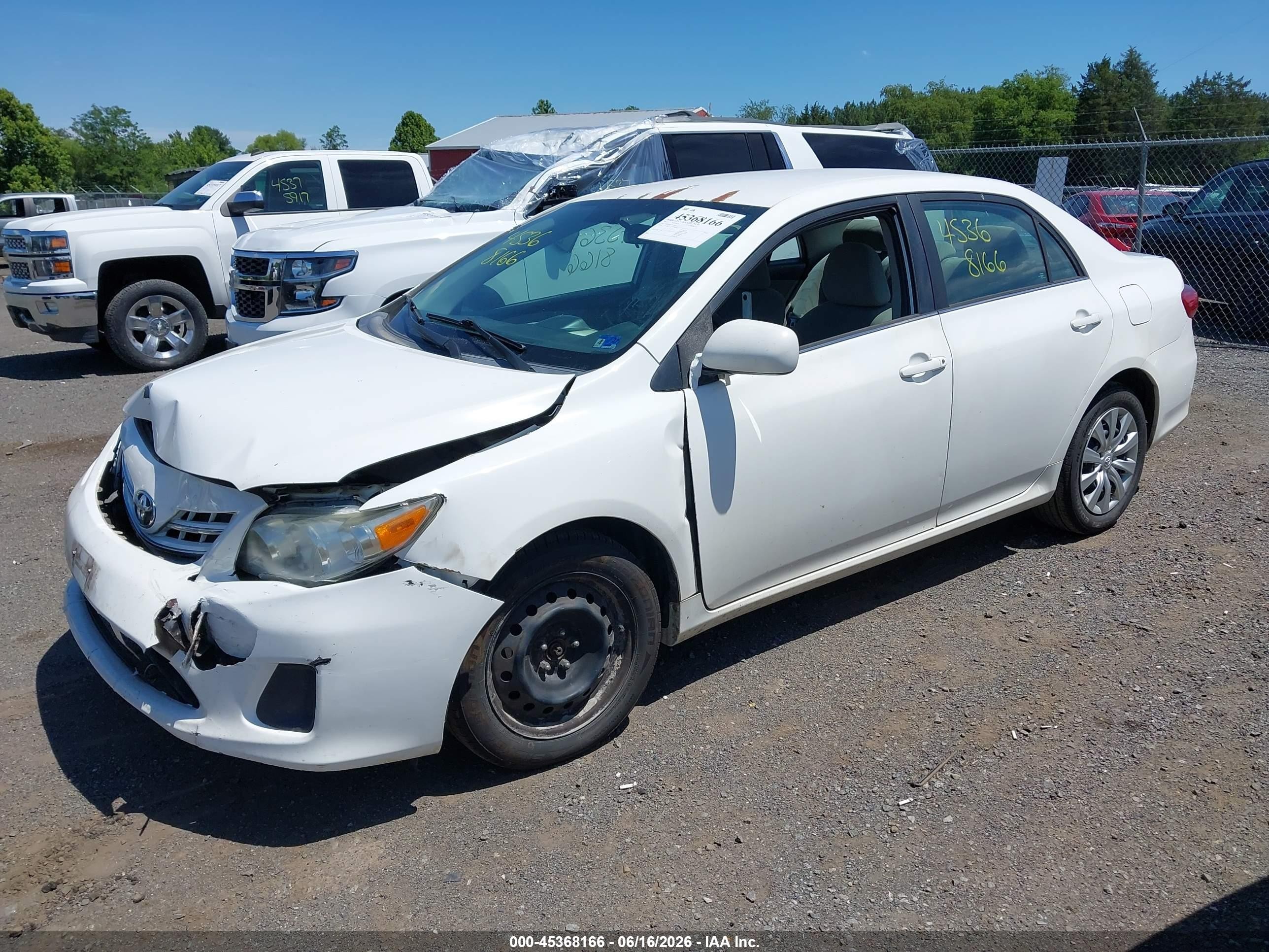 2013 Toyota Corolla Le White vin: 5YFBU4EE5DP188423