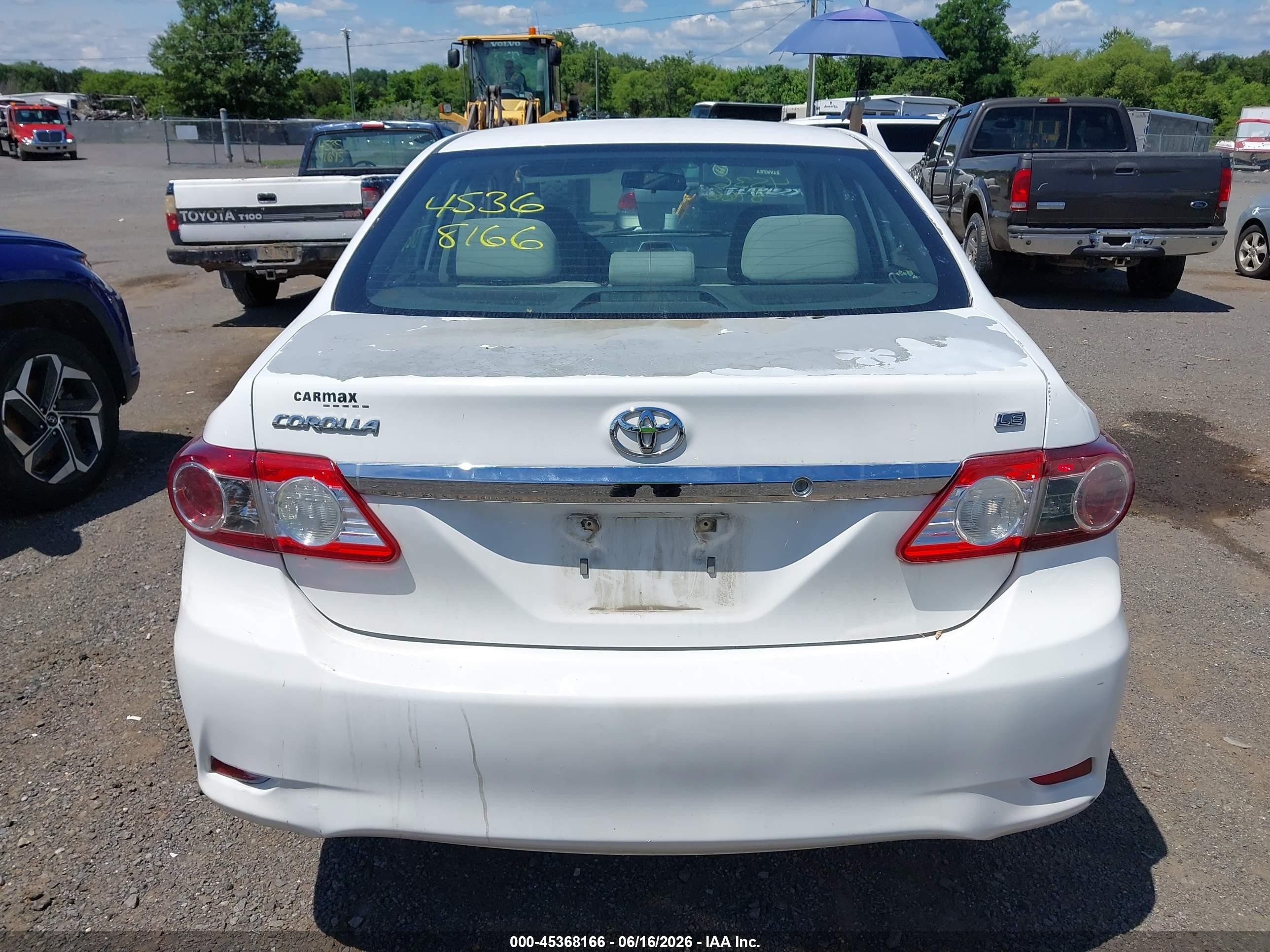 2013 Toyota Corolla Le White vin: 5YFBU4EE5DP188423