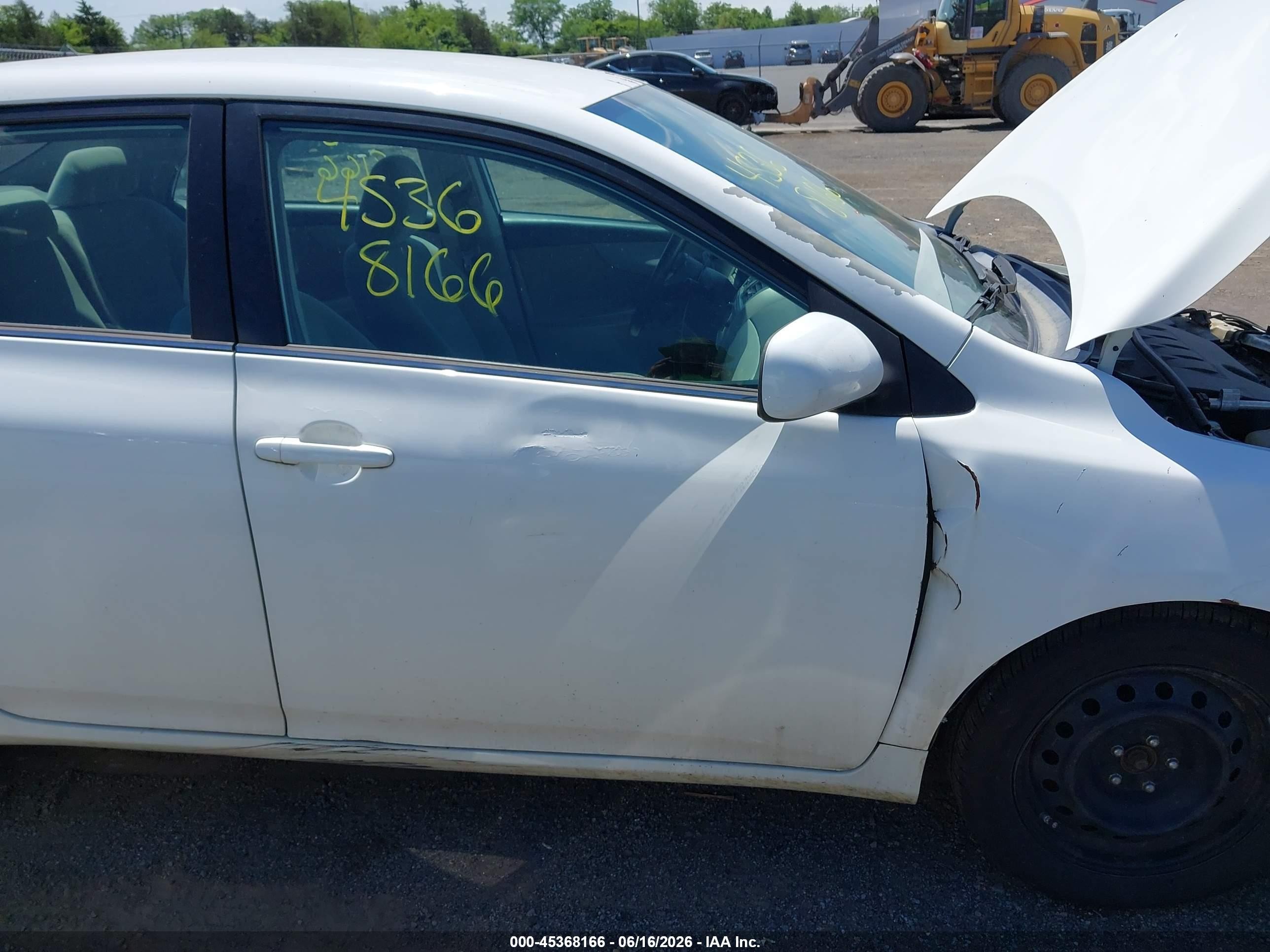 2013 Toyota Corolla Le White vin: 5YFBU4EE5DP188423