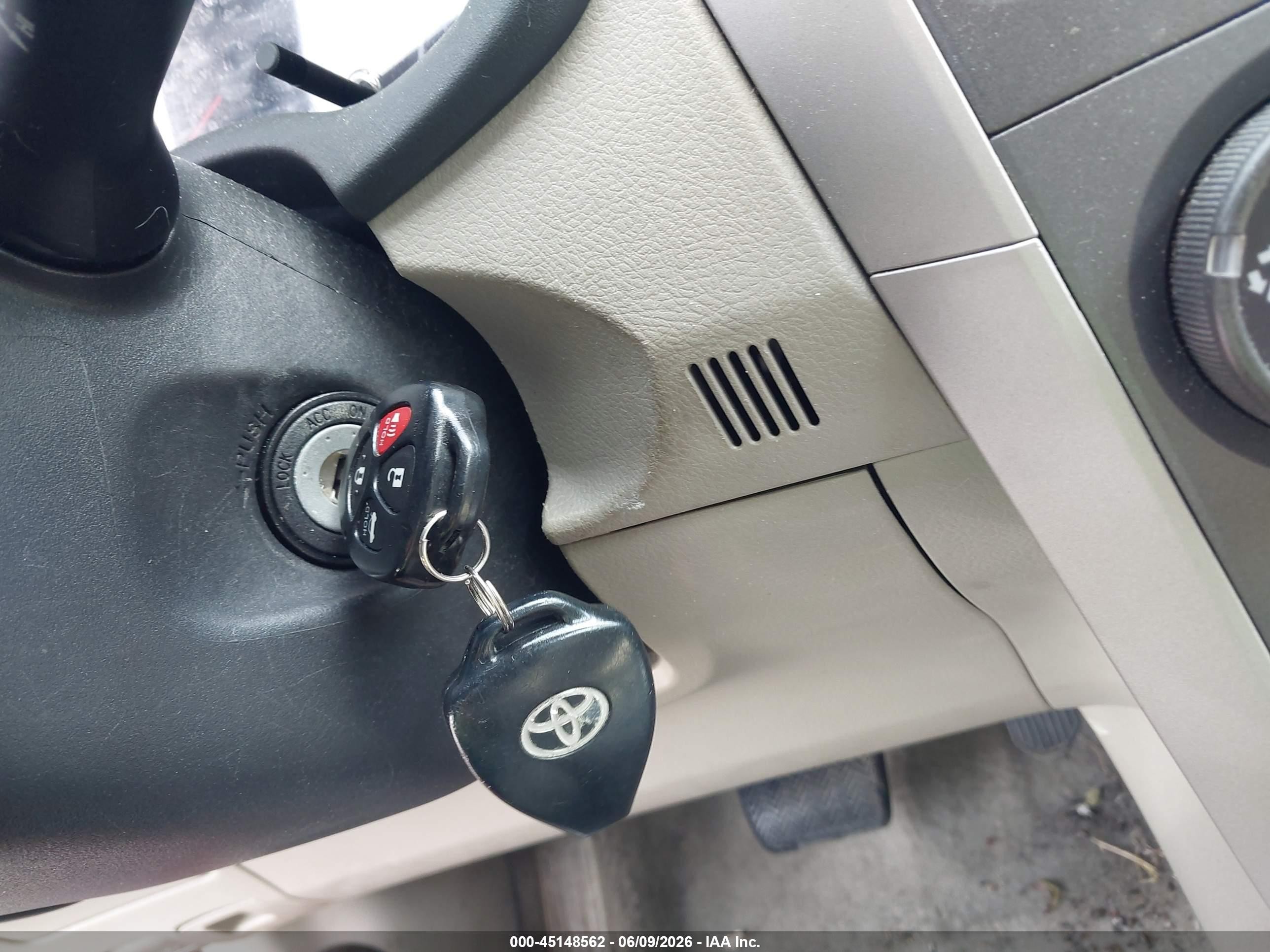 2013 Toyota Corolla Le Red vin: 5YFBU4EE5DP202238