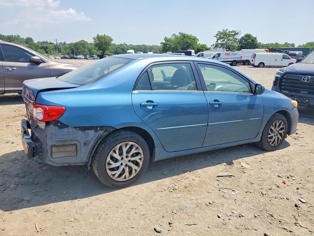 2013 Toyota Corolla Le Blue vin: 5YFBU4EE5DP205317