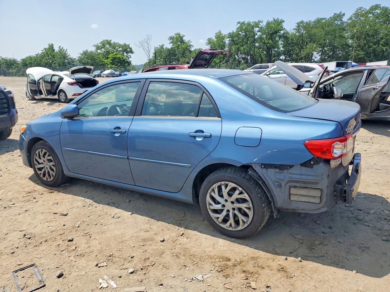 2013 Toyota Corolla Le Blue vin: 5YFBU4EE5DP205317